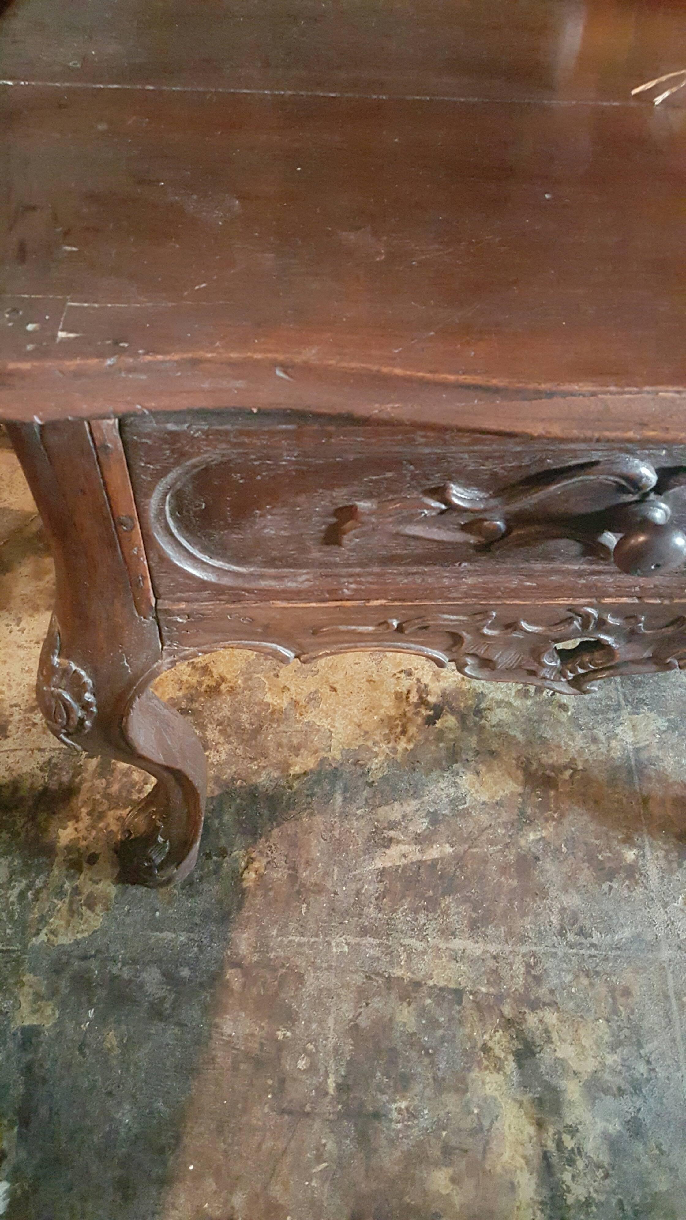 18th Century Portuguese Occasional Table For Sale 1