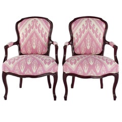 Paar Preiselbeerfarbene lackierte Stühle