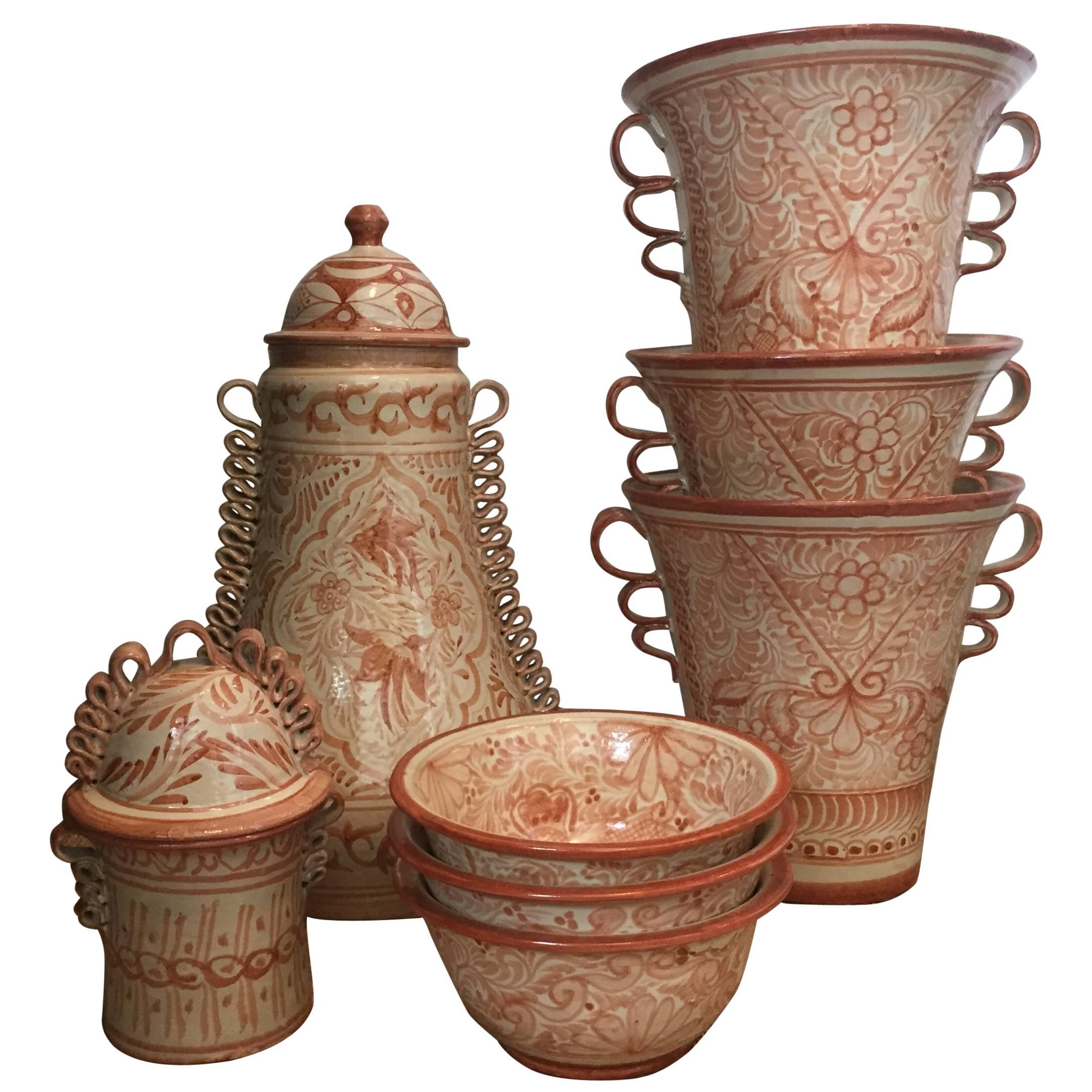 Bols en céramique mexicaine émaillée en terre cuite. Diverses pièces vintage de Talavera des années 1950.