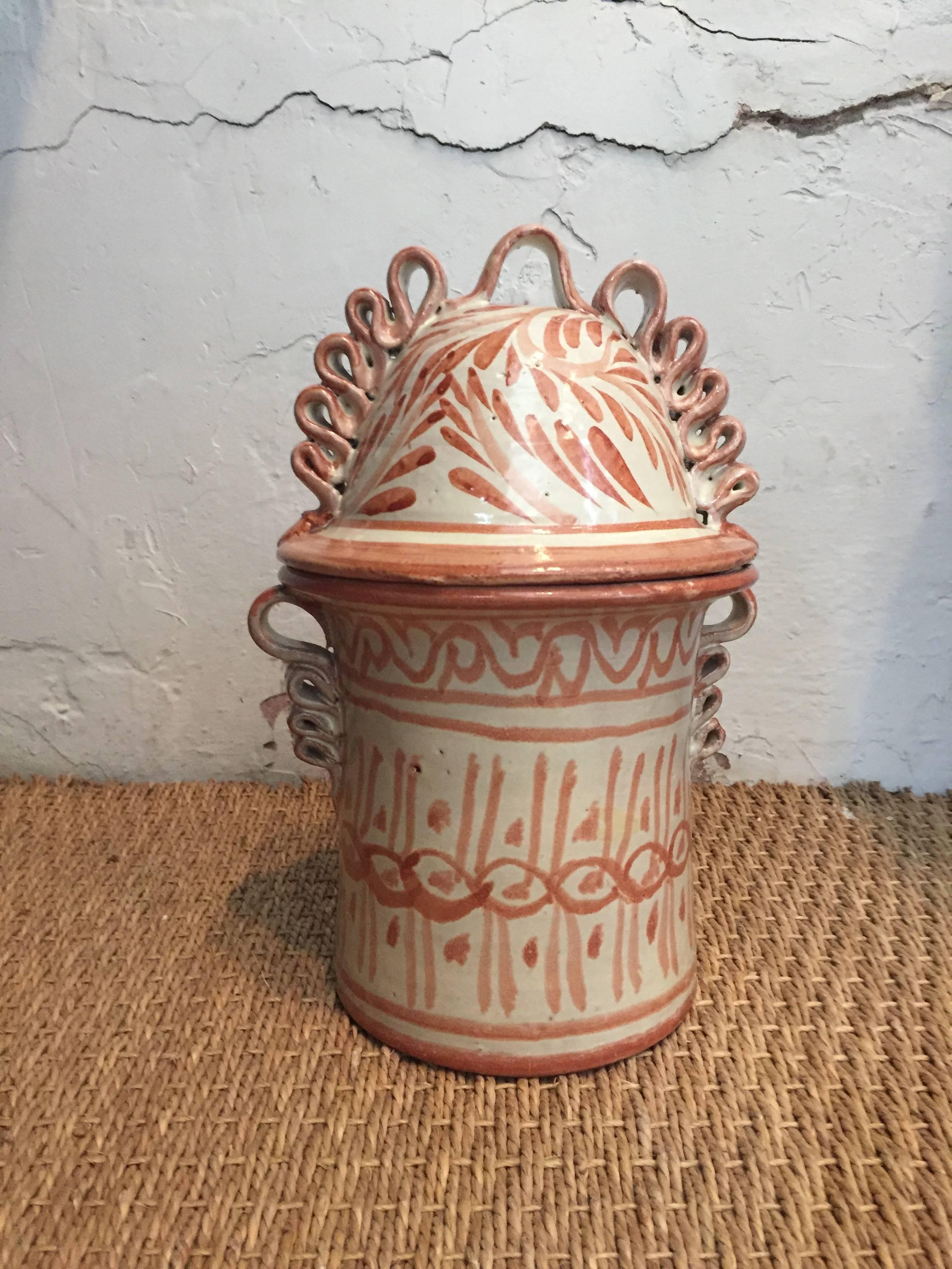 Spanish Ceramic Talavera Mexican Pottery Pot In Fair Condition For Sale In Dallas, TX