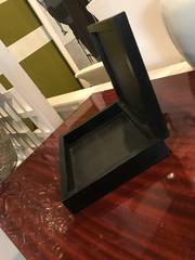 Scatola con coperchio vintage con monete svasate