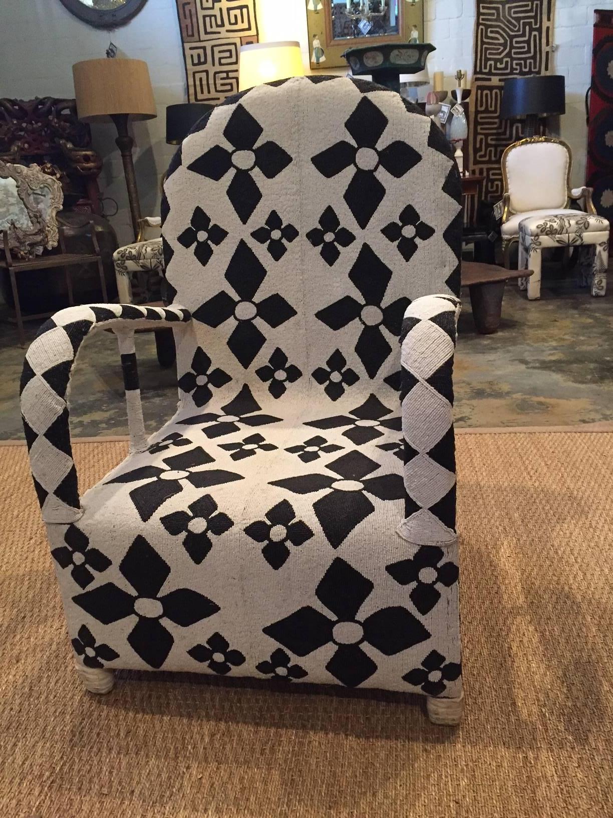 Pair of lounge chairs from Africa
Black and white.