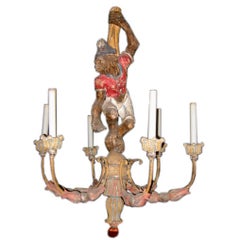 Lustre italien à six lumières avec singe portant un chapeau en forme de bicorne