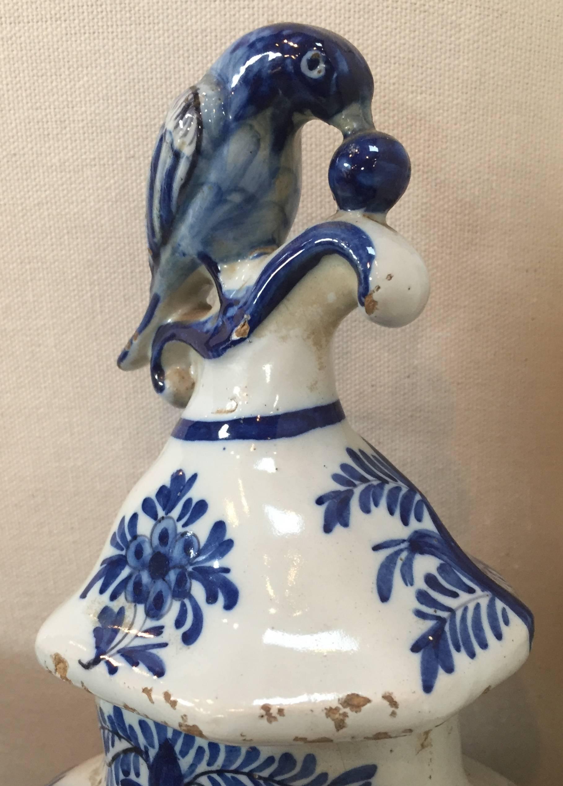 XVIIIe siècle et antérieur Garniture de Delft, 18ème siècle en vente