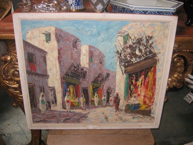 Vieille peinture à l'huile aux couleurs vives et à la texture riche. Œuvre réaliste représentant un marché de rue marocain. Belle lumière et ombre. L'image de la peinture mesure 23,5