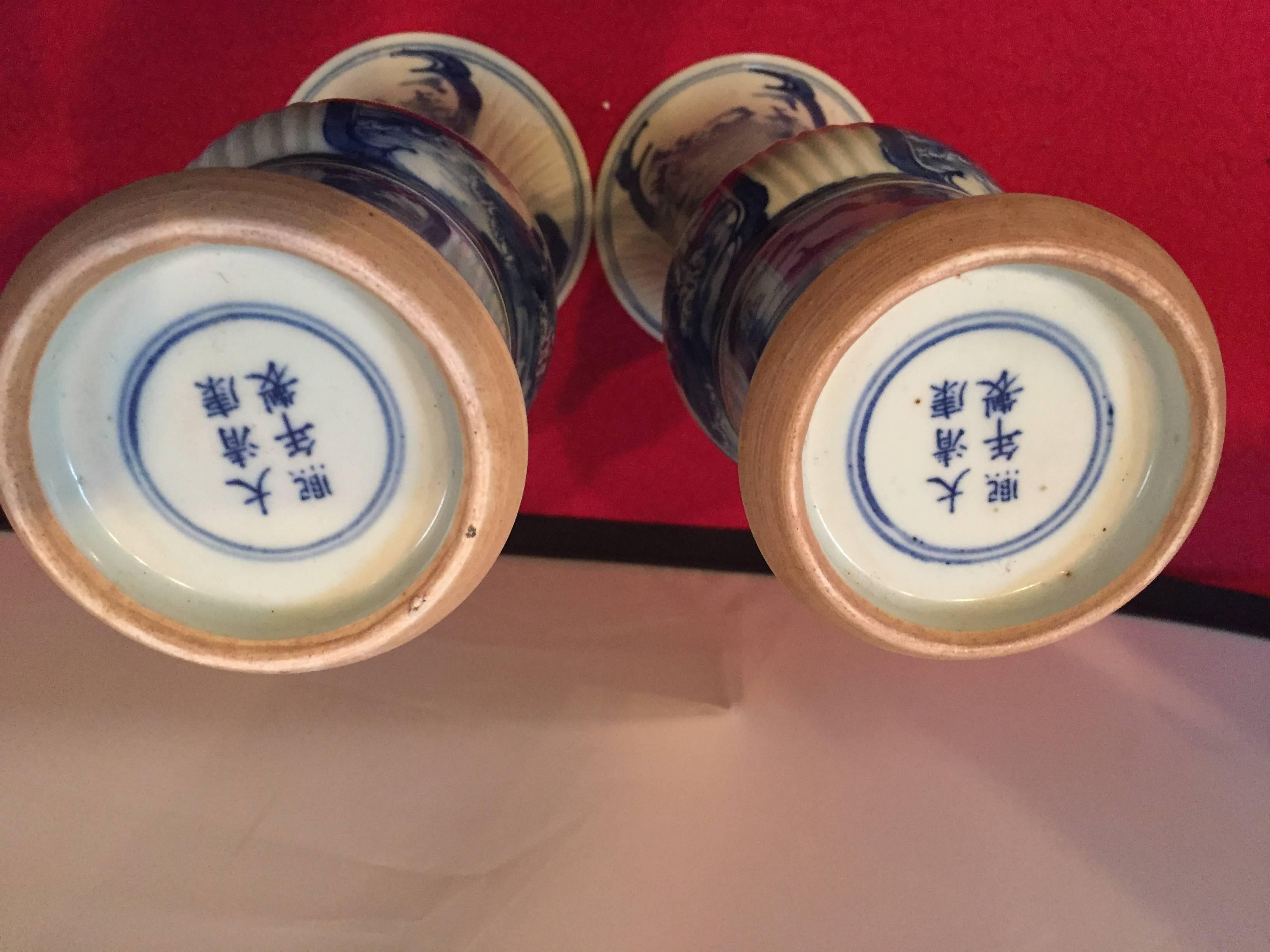 Blue and White Chinese Vases In Distressed Condition For Sale In Dallas, TX