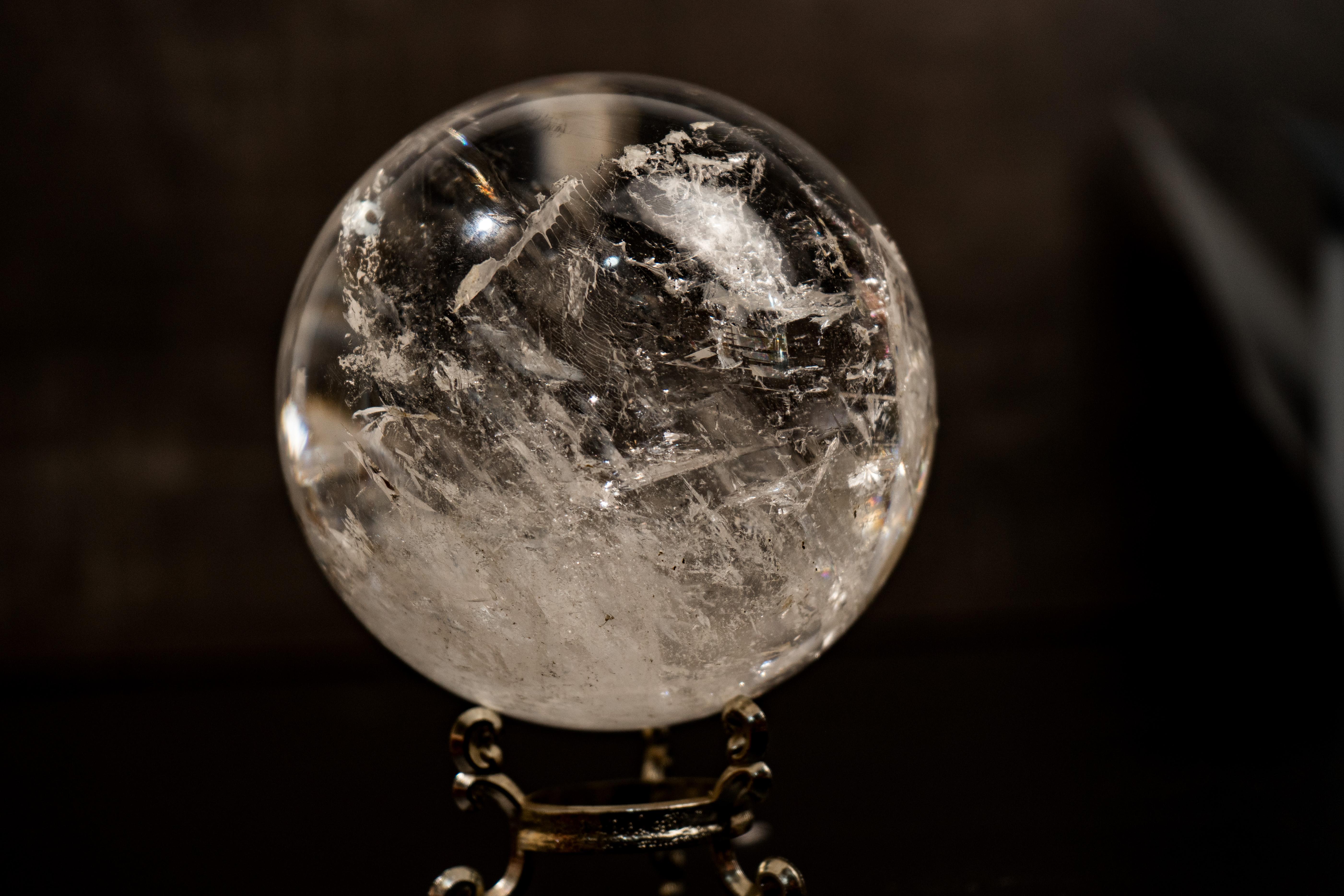 Large High-Grade Crystal Quartz Sphere with Stunning Rainbows In New Condition For Sale In Ametista Do Sul, BR