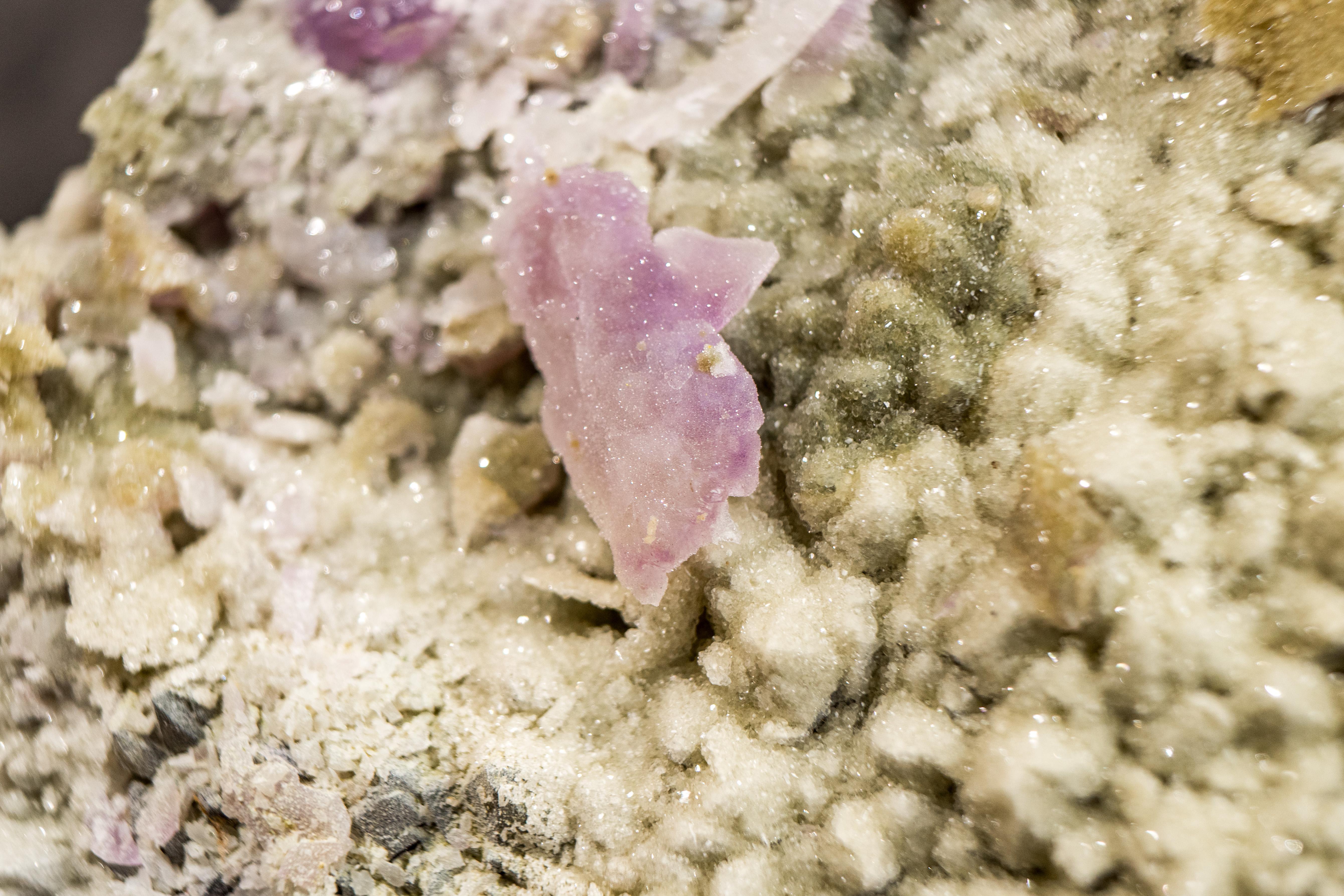 Raro piatto di ametista completamente naturale in vendita 3