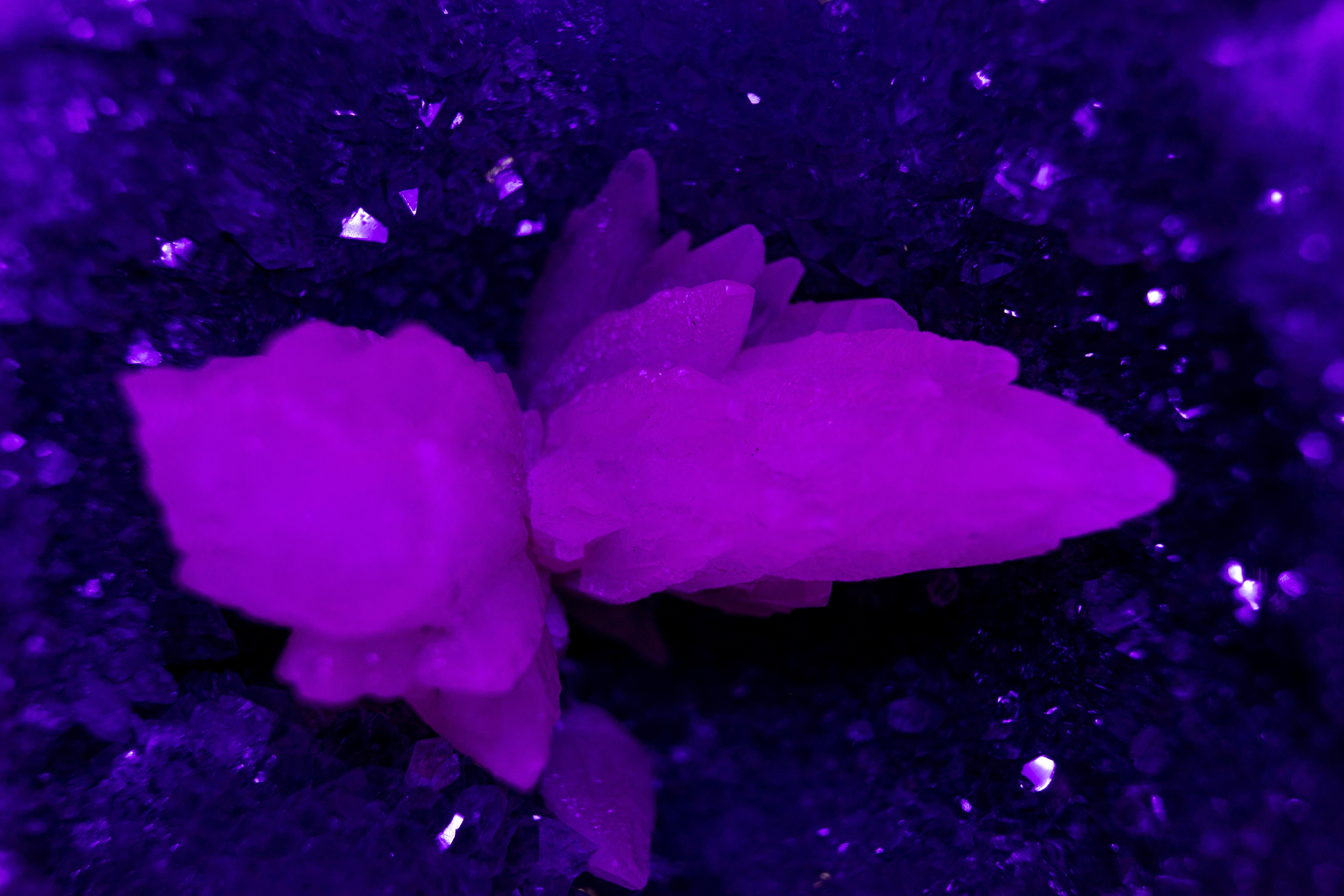 Geode Cathedral with Rare Reactive fluorescent Calcite For Sale 1