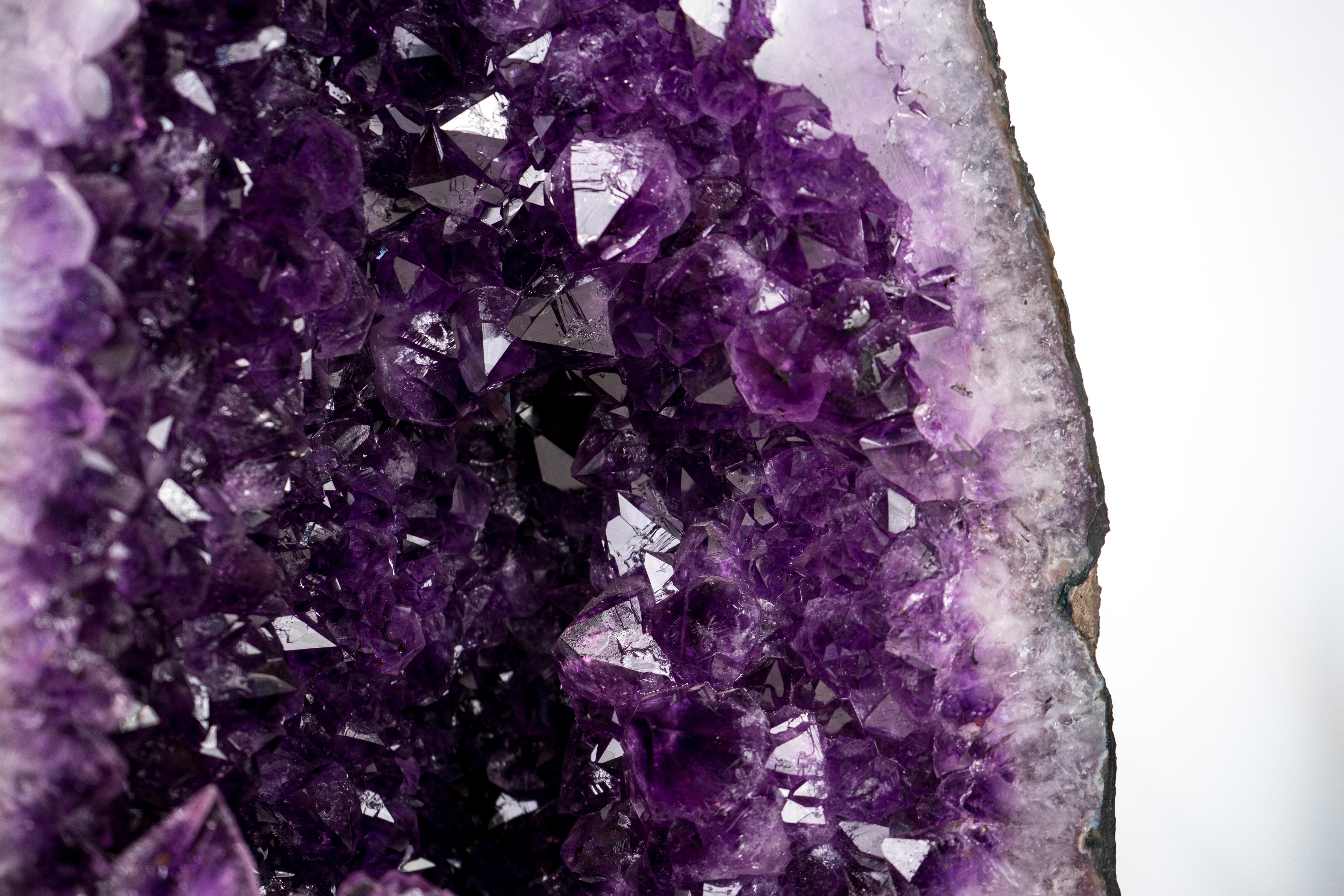 Deep Purple Amethyst Cathedral Geode In New Condition For Sale In Ametista Do Sul, BR