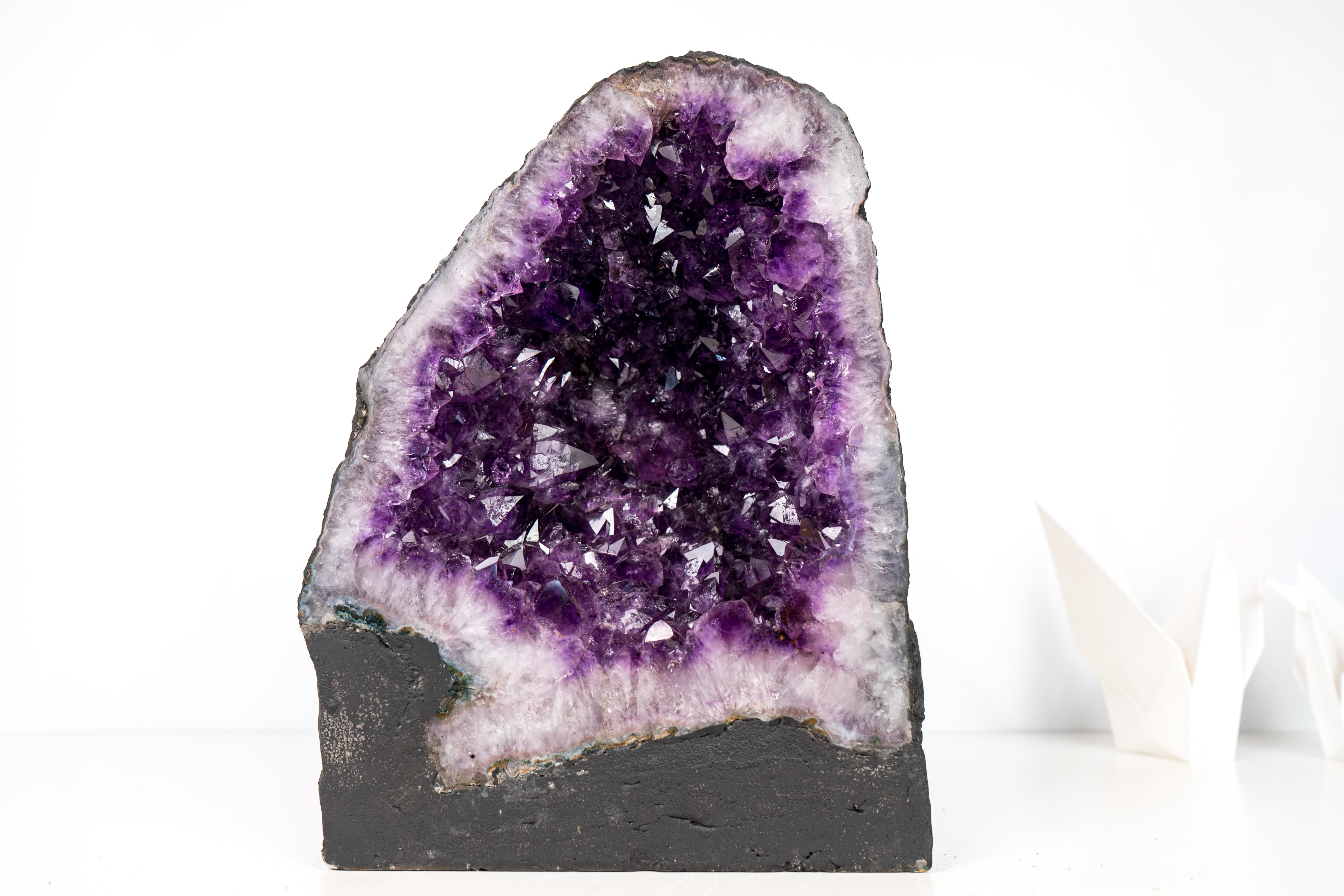 XXI secolo e contemporaneo Geode cattedrale di ametista viola intenso in vendita