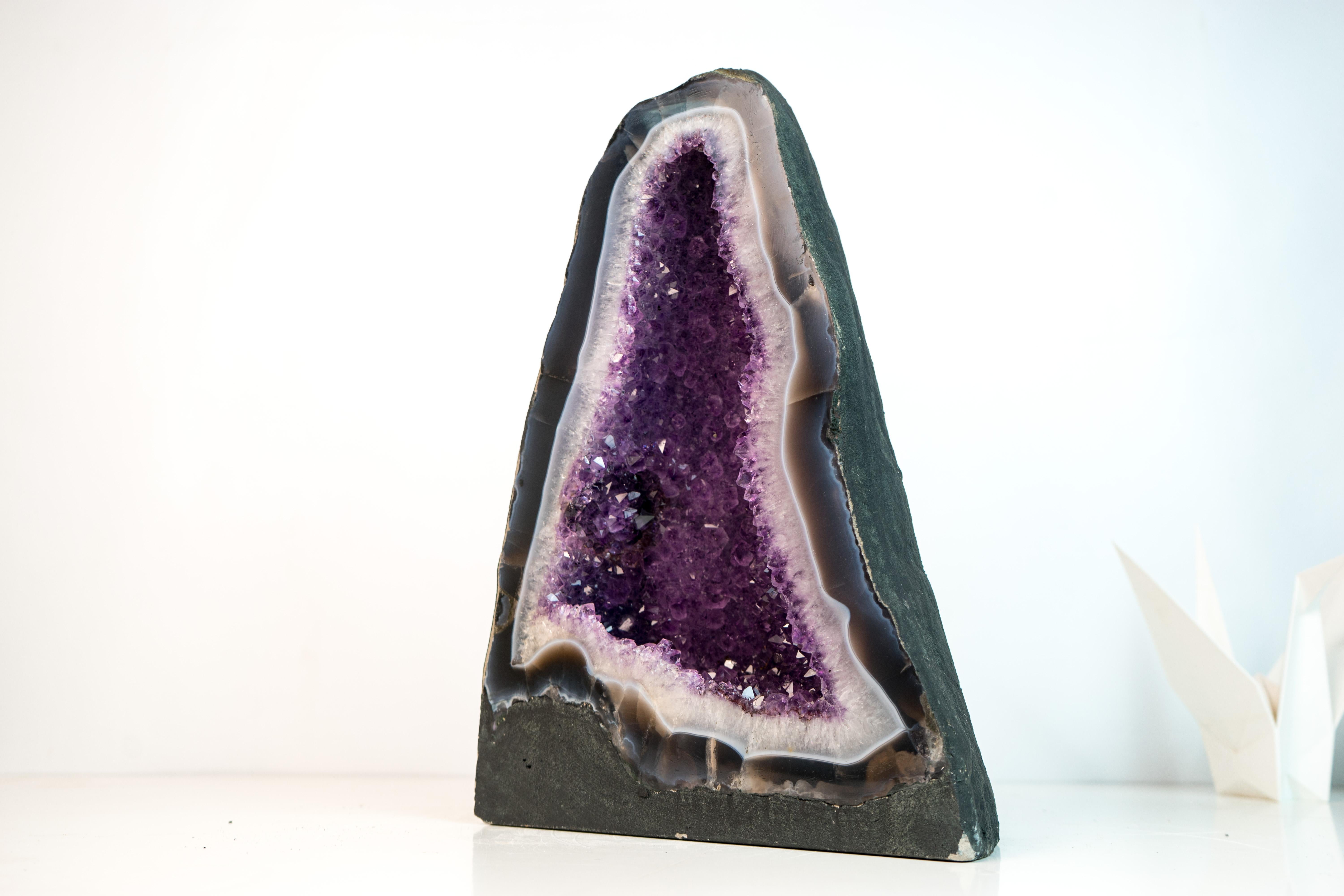 One of the Rarest forms of Geodes: White and Blue Lace Agate Geode with Purple Violet Amethyst

▫️ Description

All-natural, this is a rarely seen form of Blue and White Agate geode, where the laces create a beautiful frame for the sparkling