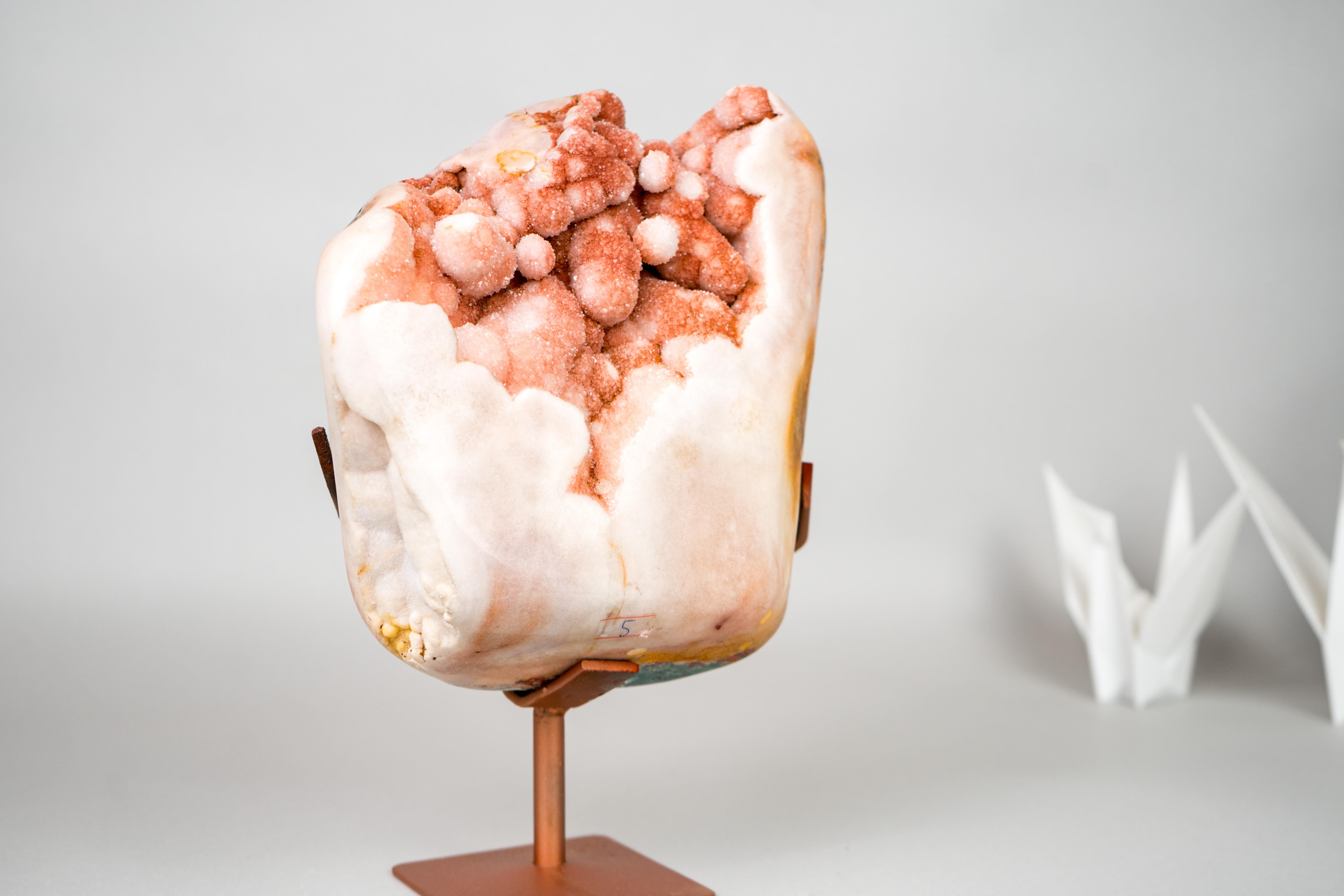 Rare Sculptural Pink Amethyst Geode with Red Druzy and Red Jasper In New Condition For Sale In Ametista Do Sul, BR