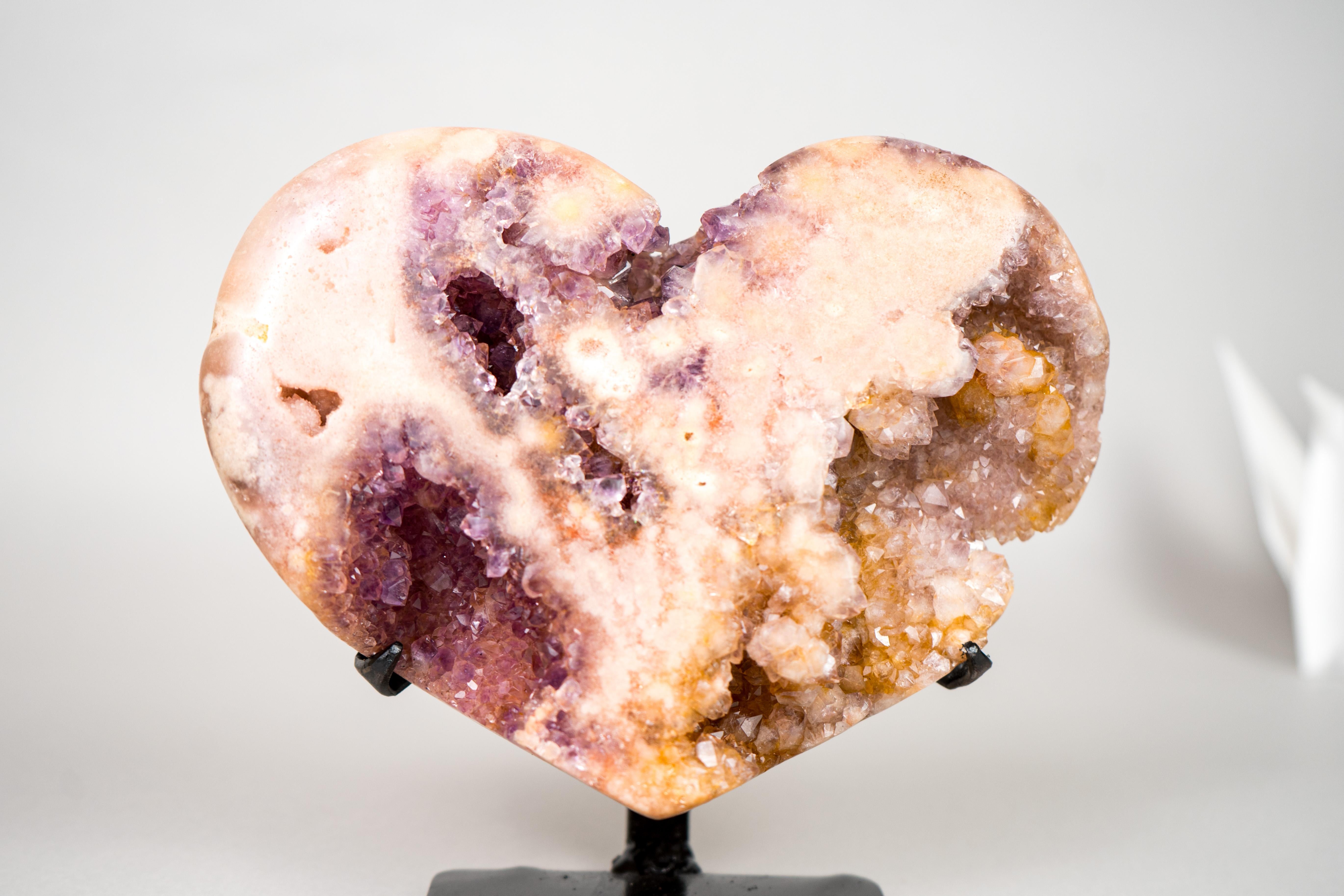 Raro cuore di ametista rosa con rosa e druzy giallo In condizioni Nuovo in vendita a Ametista Do Sul, BR