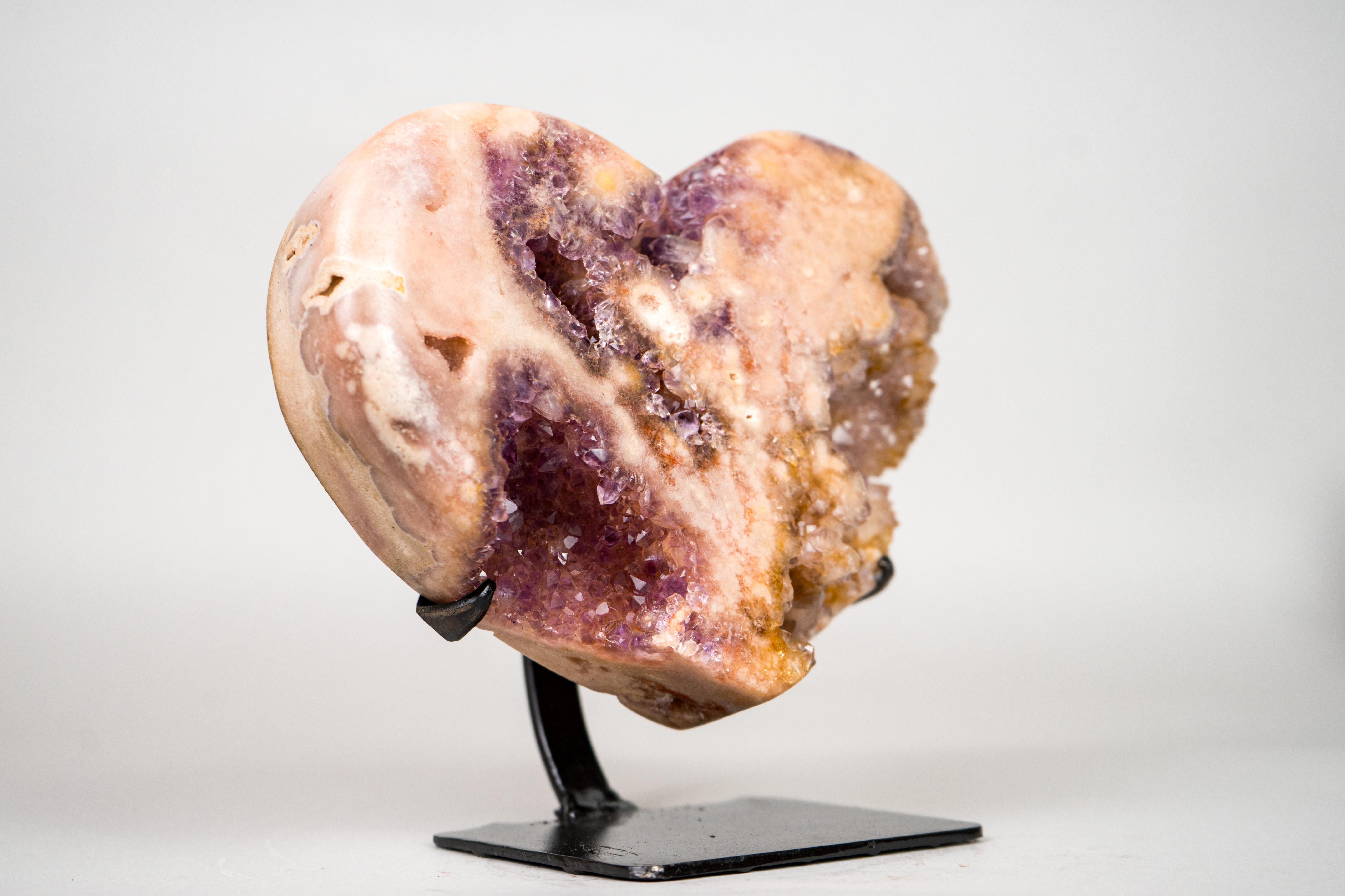 Raro cuore di ametista rosa con rosa e druzy giallo in vendita 4