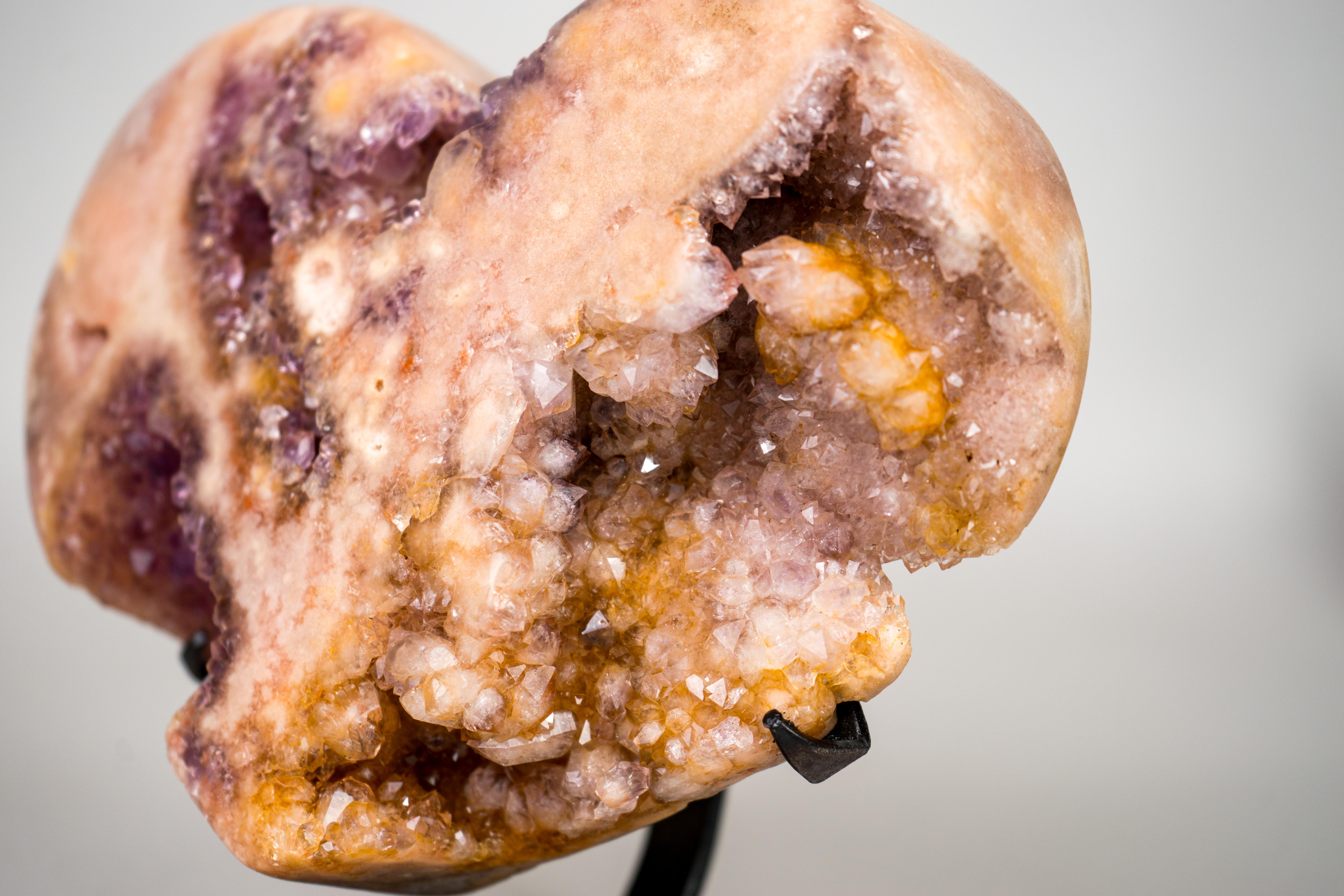 Raro cuore di ametista rosa con rosa e druzy giallo in vendita 2