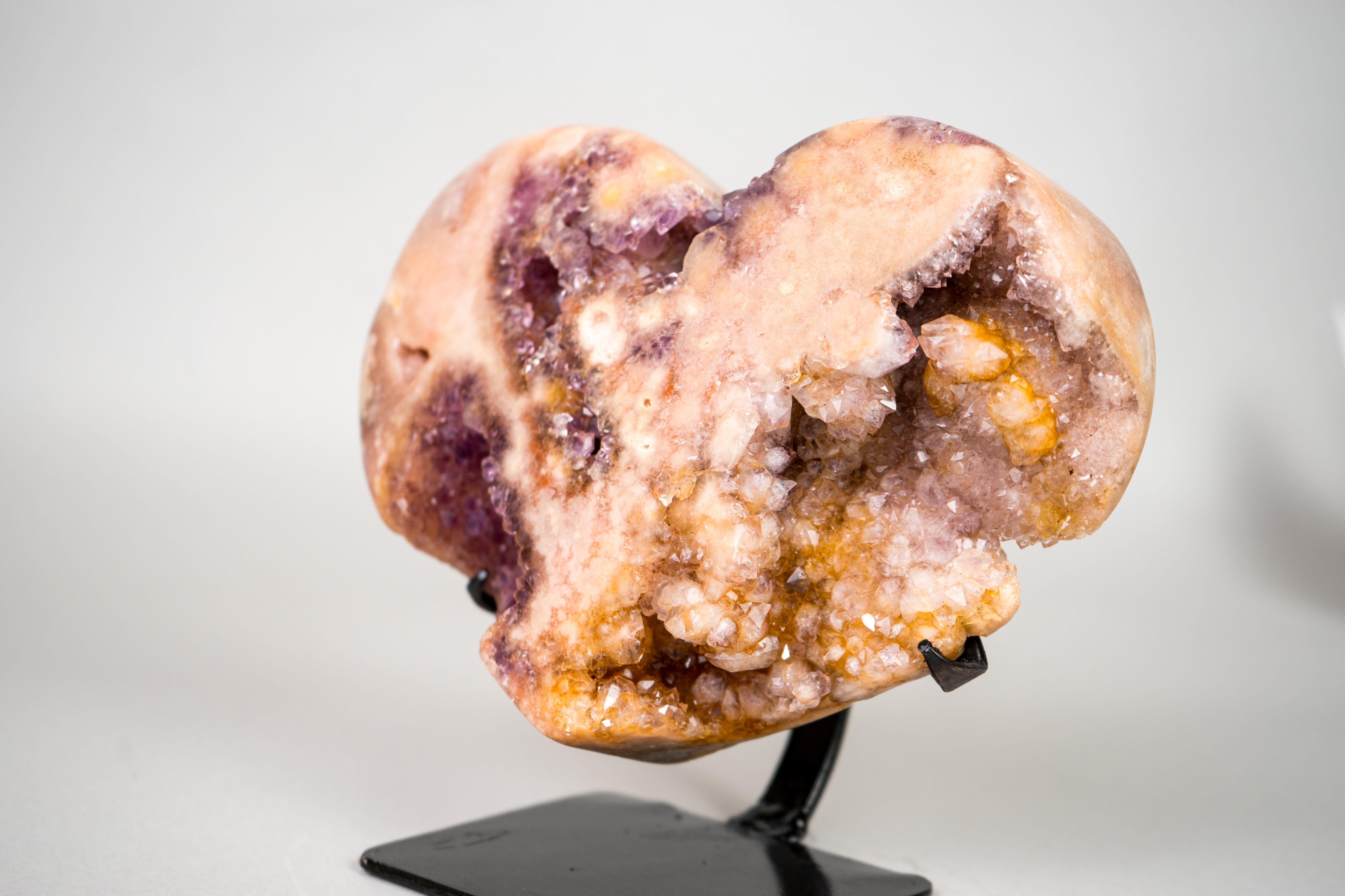 Raro cuore di ametista rosa con rosa e druzy giallo in vendita 3