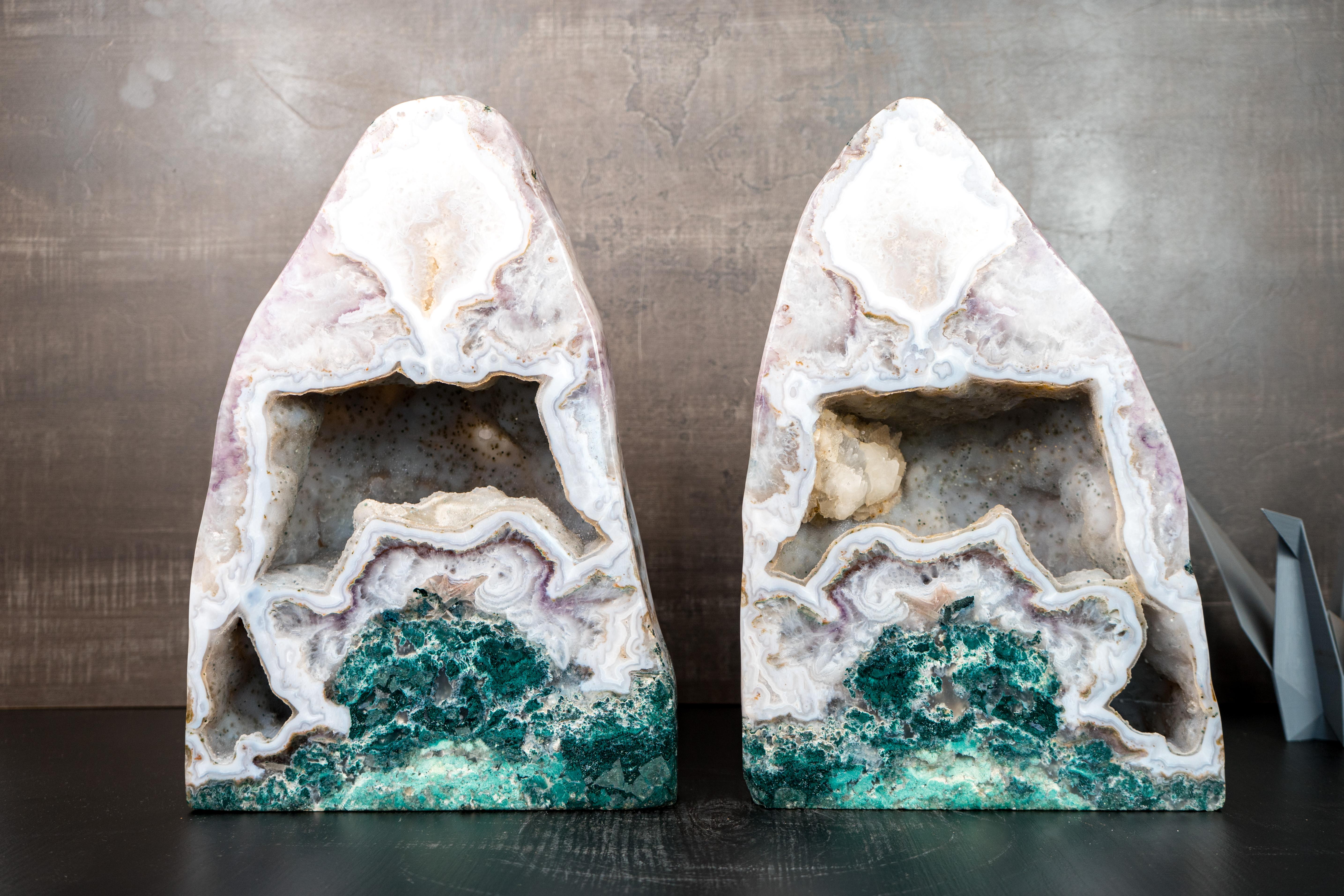 Pair of Rare White Agate Geodes with Crystal and Green Jasper In New Condition For Sale In Ametista Do Sul, BR