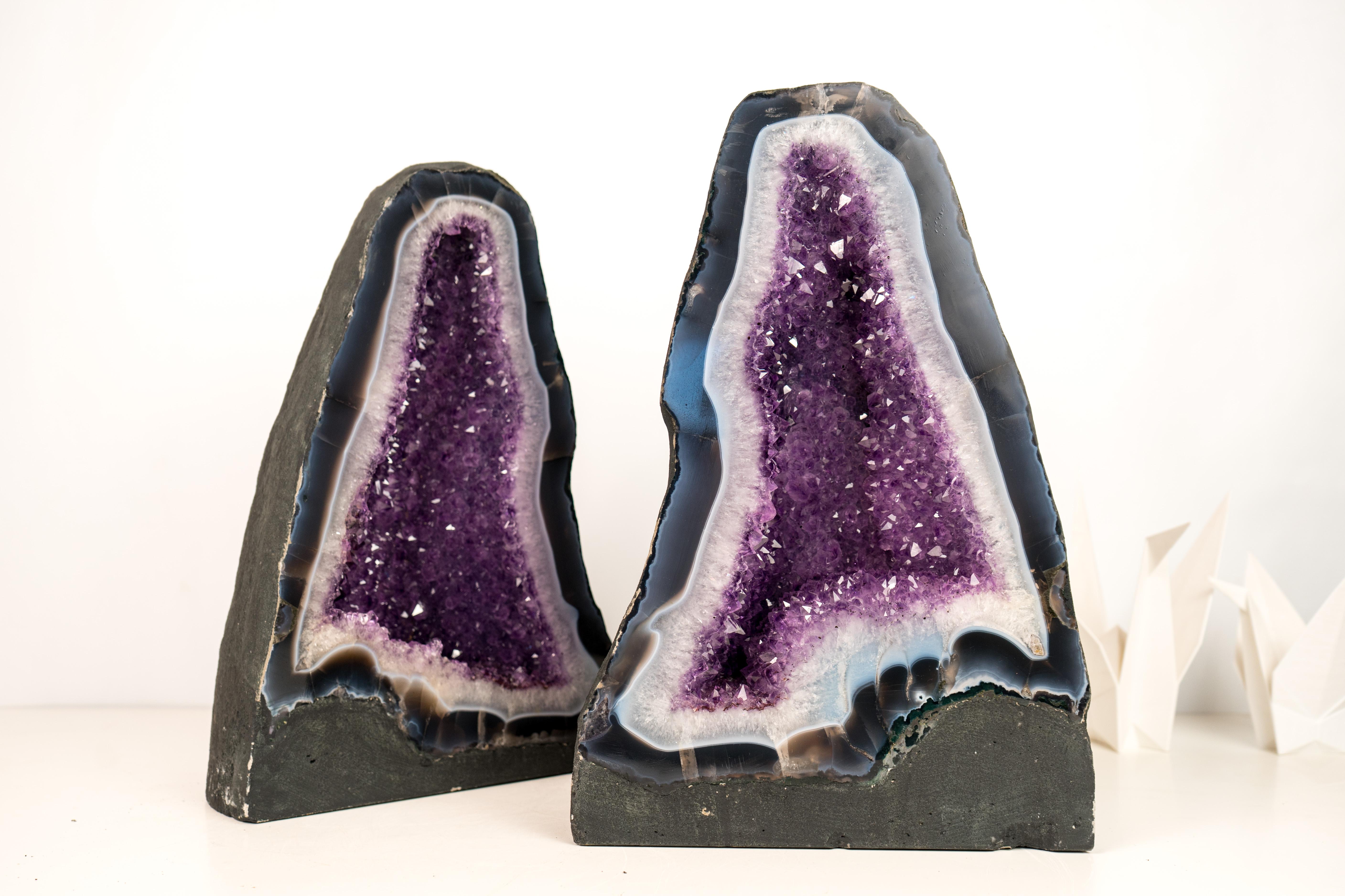 Rare Bookmatching Pair of Blue & White Lace Agate Geodes In New Condition For Sale In Ametista Do Sul, BR