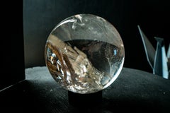 Grande sfera di quarzo trasparente come l'acqua