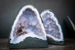 Rara coppia di geodi di agata blu lace con drusy di ametista “galaxy” azzurro chiaro
