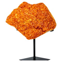 Raro racimo de citrinos sobre un soporte