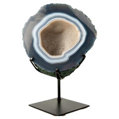 Piccola geode di agata a bande blu, da collezione