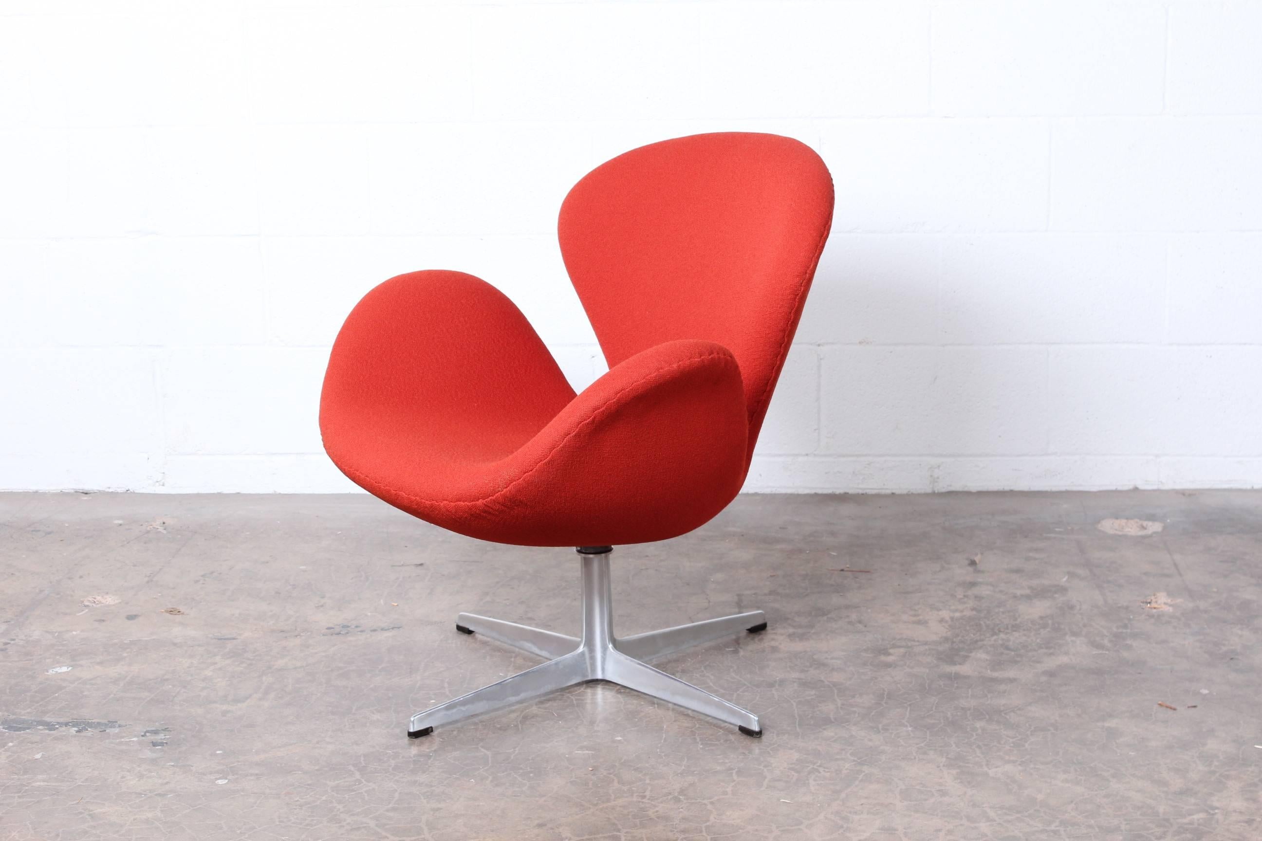 Swan Chair by Arne Jacobsen In Excellent Condition In Dallas, TX