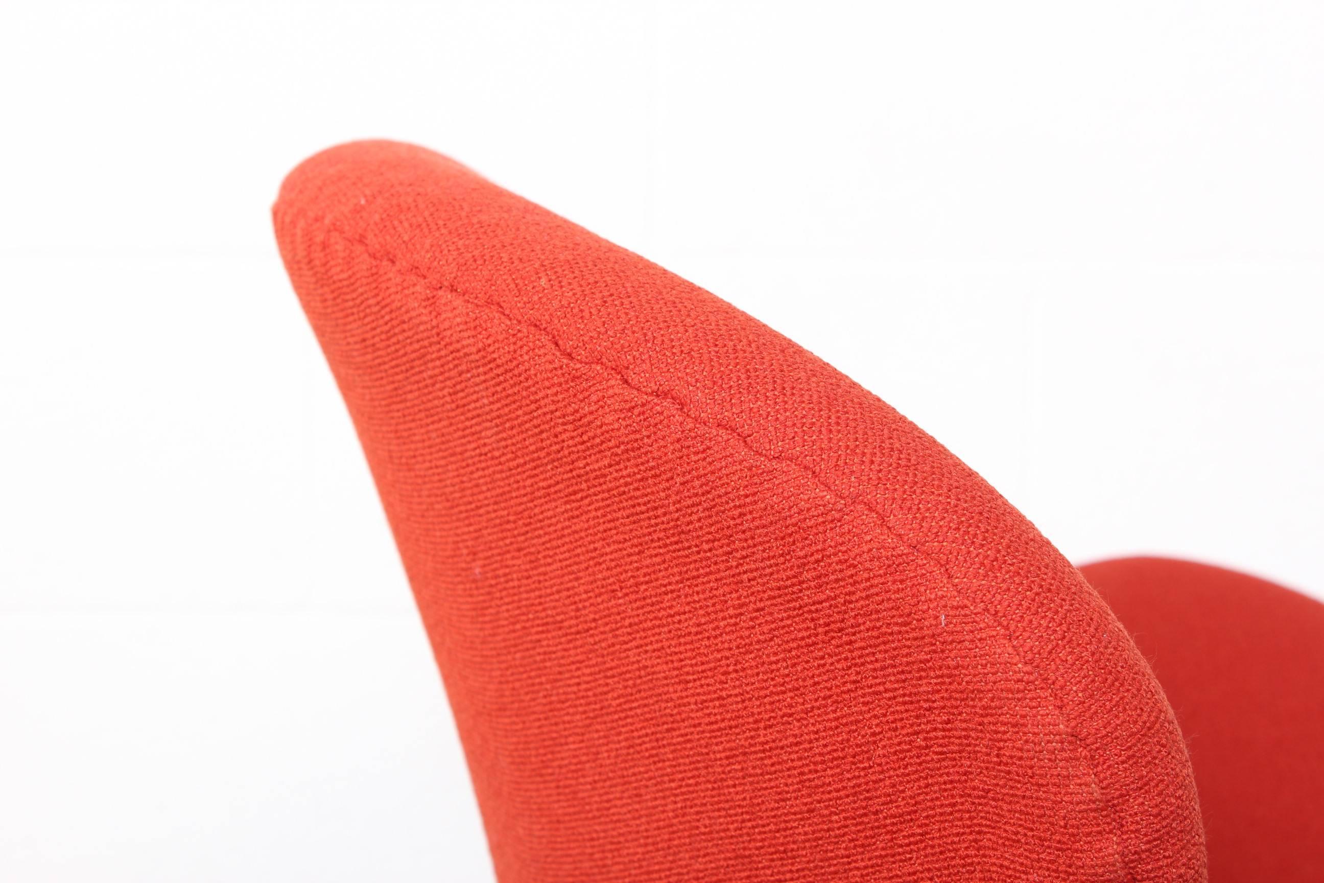 Mid-20th Century Swan Chair by Arne Jacobsen