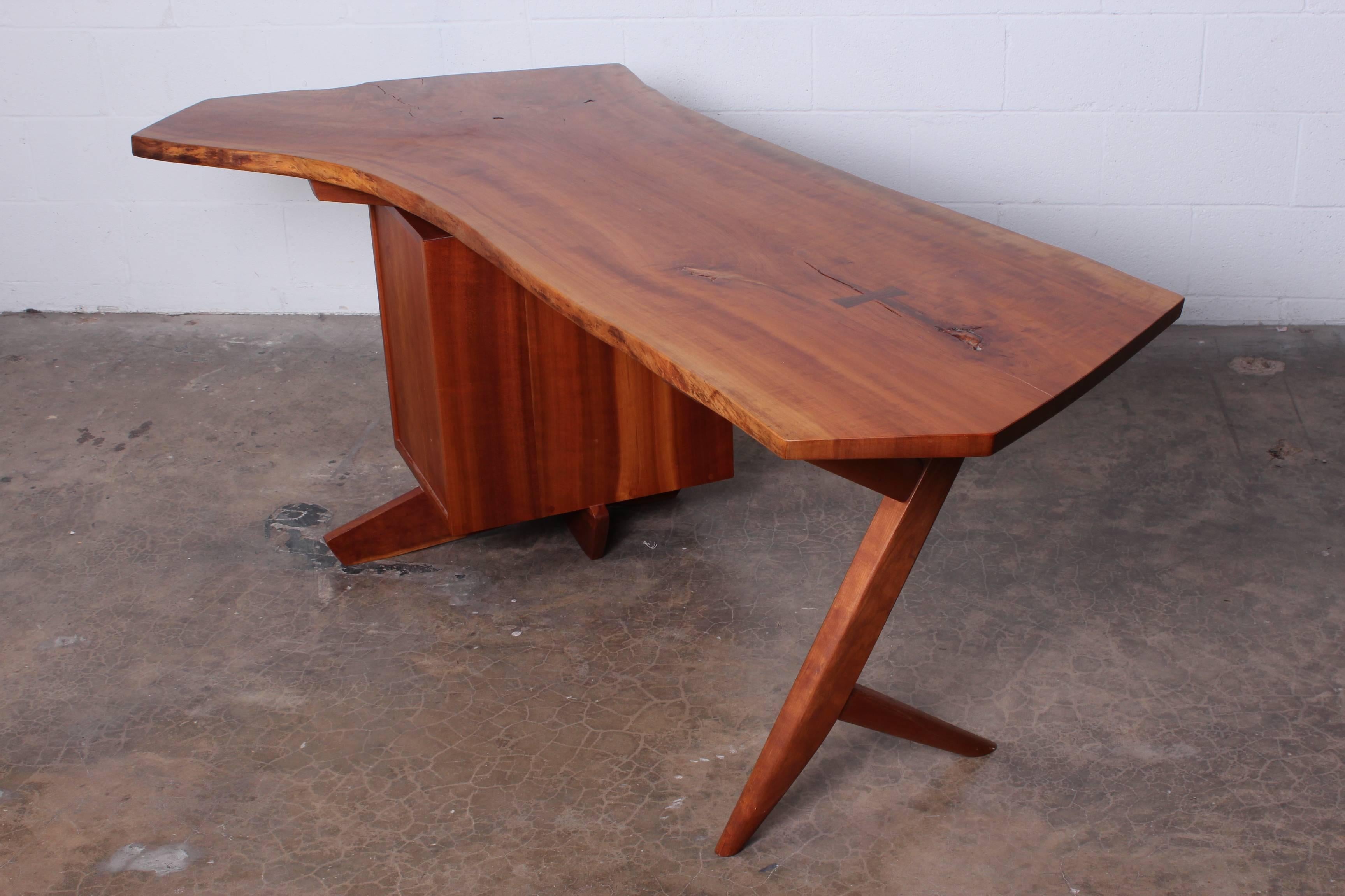 Conoid Cross-Leg Desk by George Nakashima In Good Condition In Dallas, TX