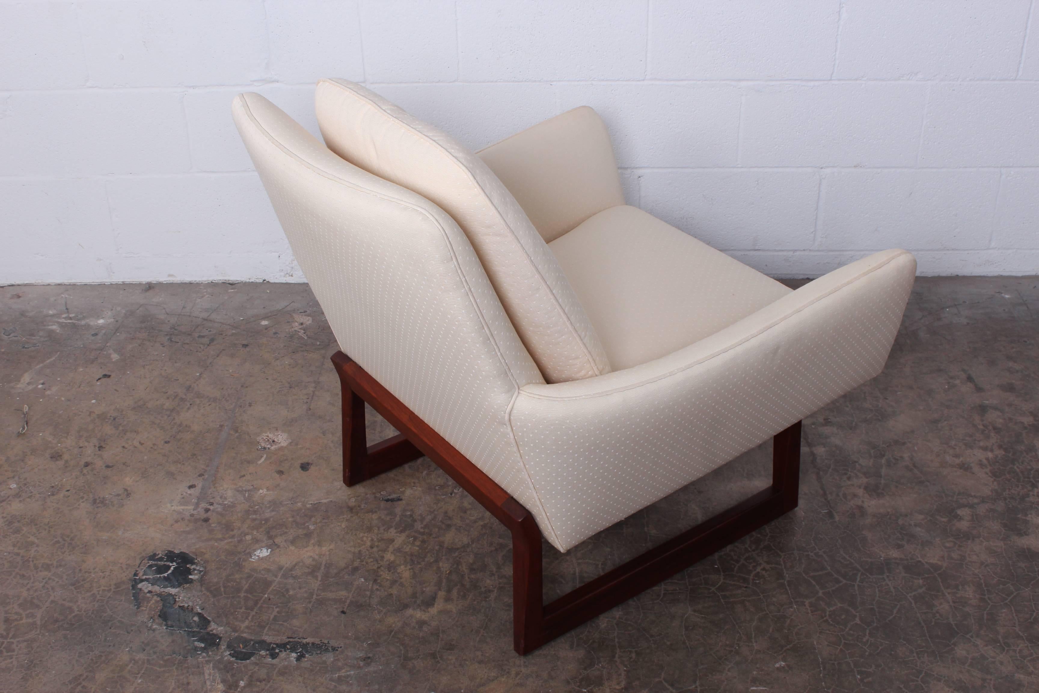 Pair of Lounge Chairs by Jens Risom In Good Condition In Dallas, TX