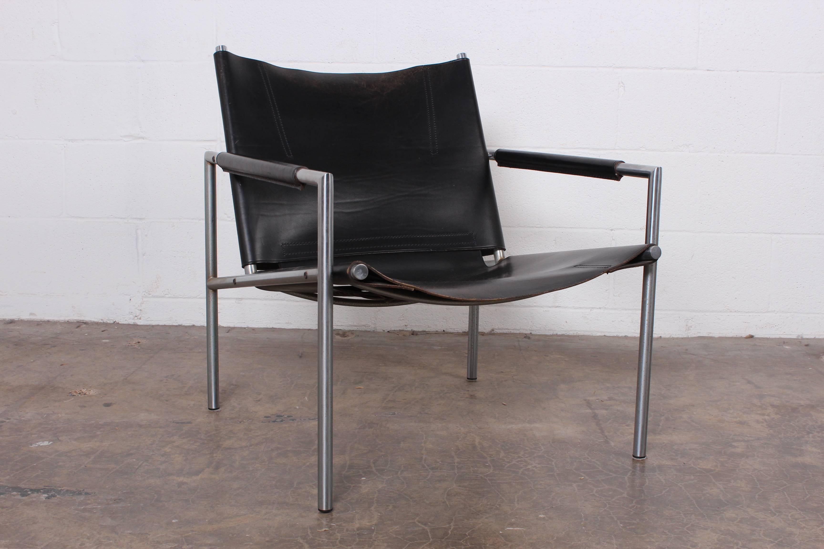 Pair of Leather Lounge Chairs by Martin Visser In Good Condition For Sale In Dallas, TX