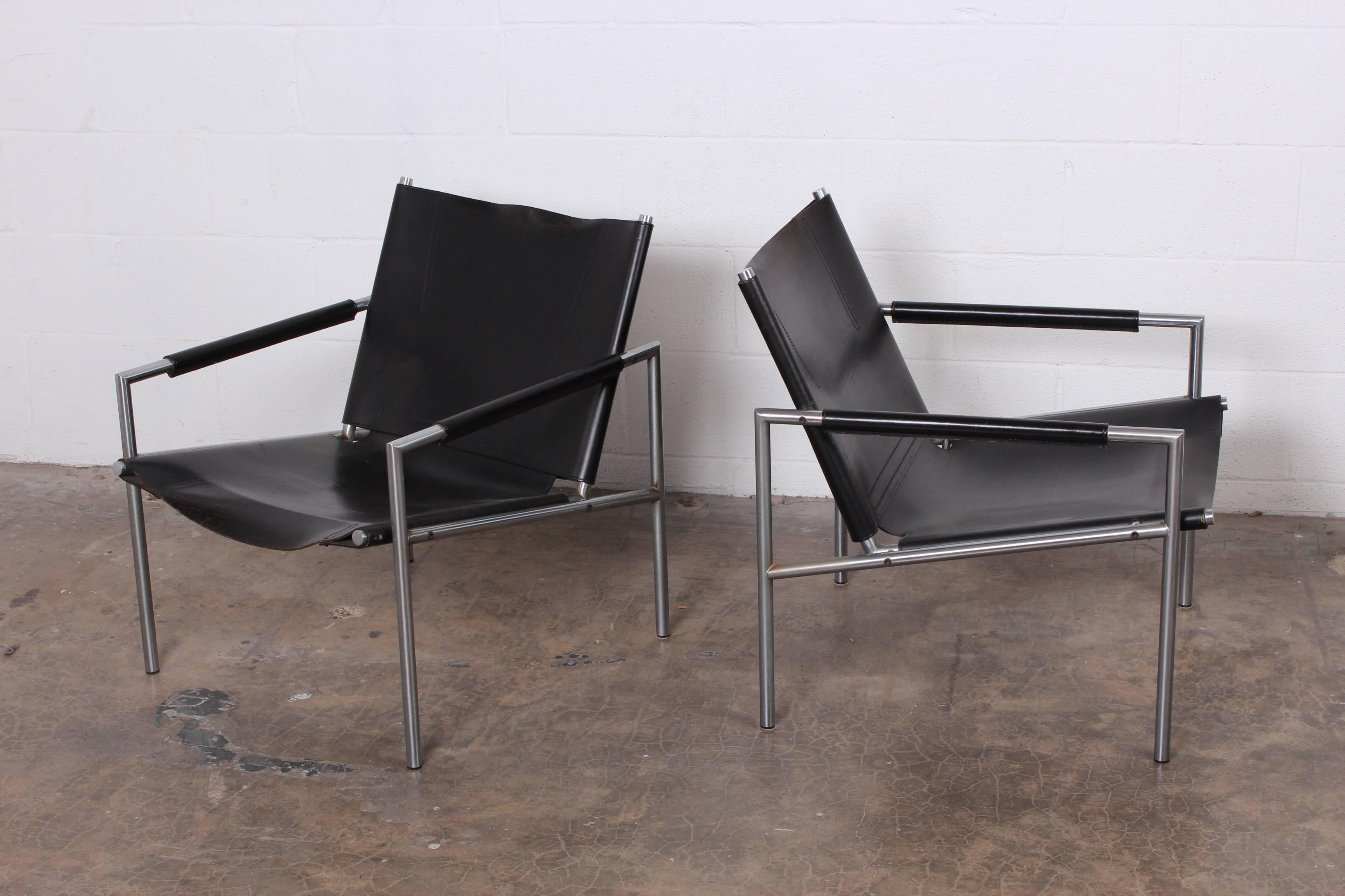 Pair of Leather Lounge Chairs by Martin Visser For Sale 2