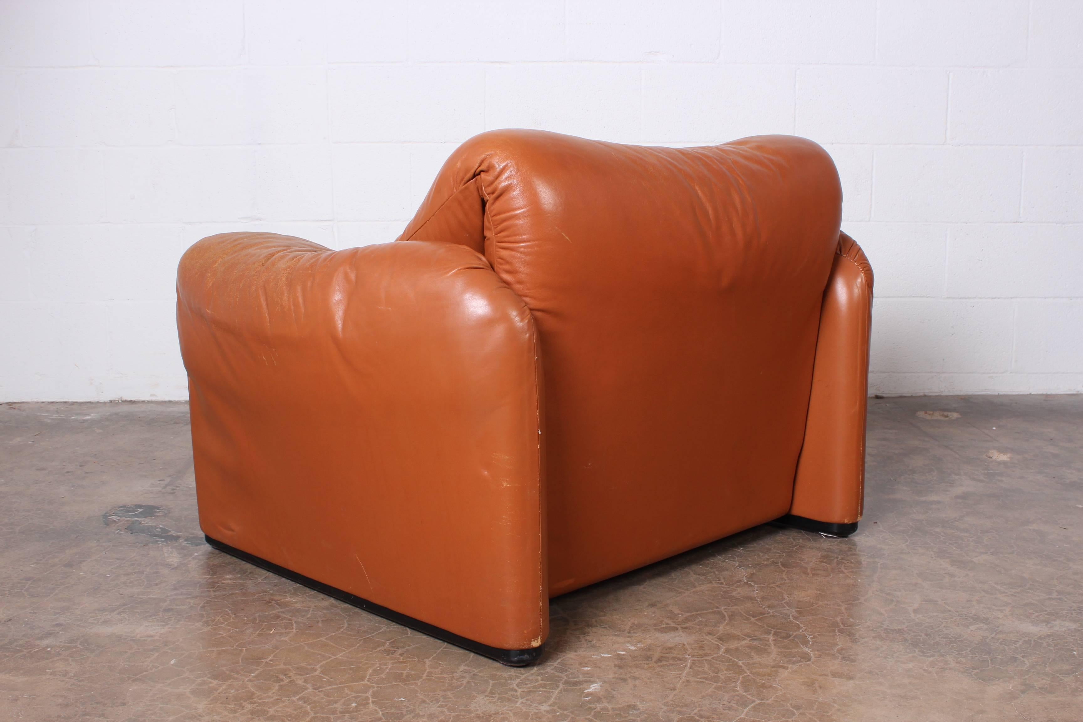 Pair of Maralunga Lounge Chairs by Vico Magistretti In Good Condition In Dallas, TX