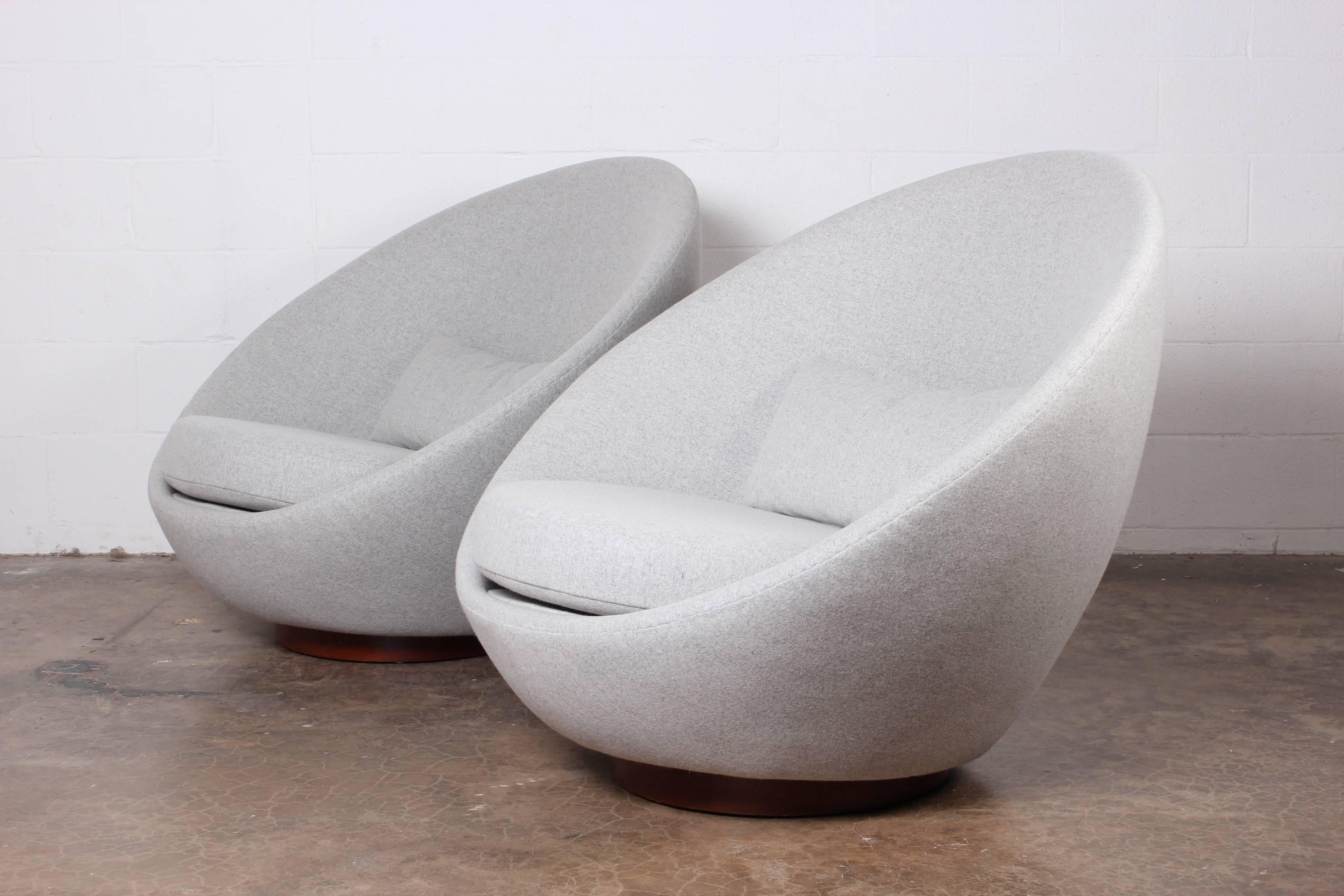 Pair of Rocking Swivel Chairs by Milo Baughman In Excellent Condition In Dallas, TX