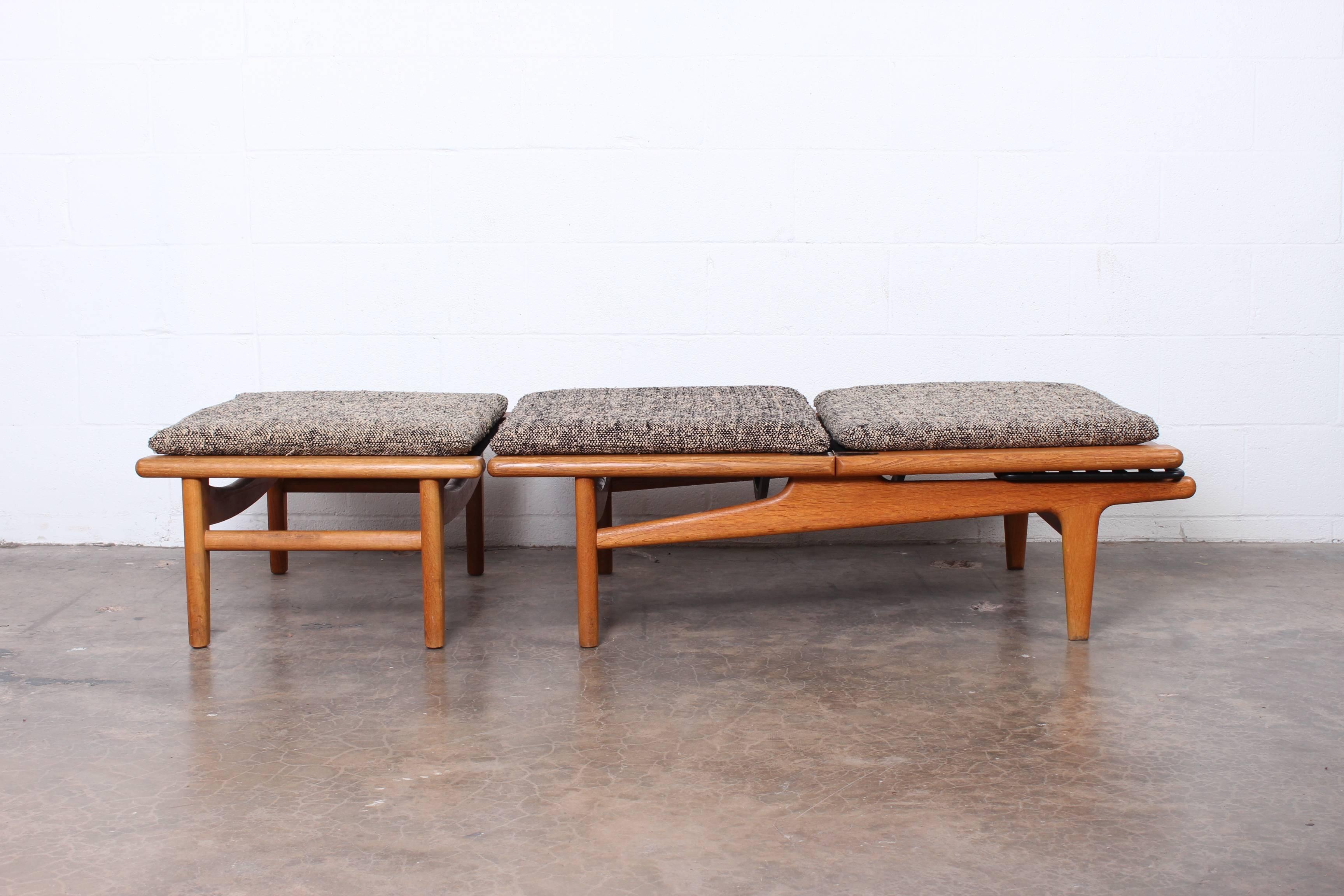 Pair of Oak Chaise Lounges by Hans Wegner In Excellent Condition In Dallas, TX