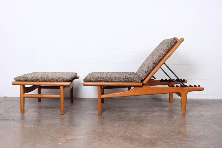 Pair of Oak Chaise Lounges by Hans Wegner For Sale at 1stDibs