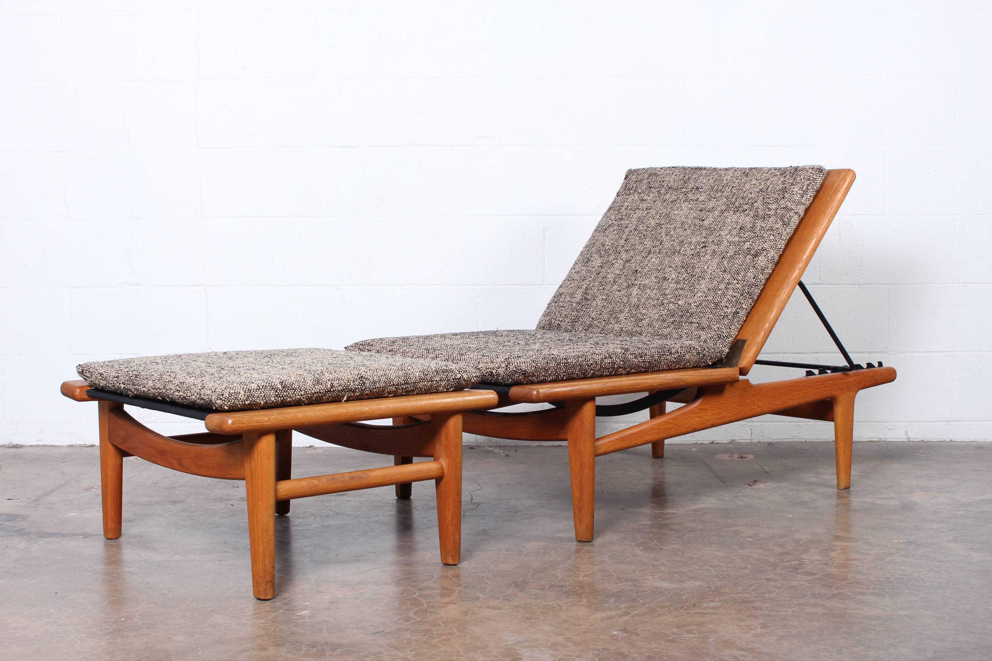 Pair of Oak Chaise Lounges by Hans Wegner 4