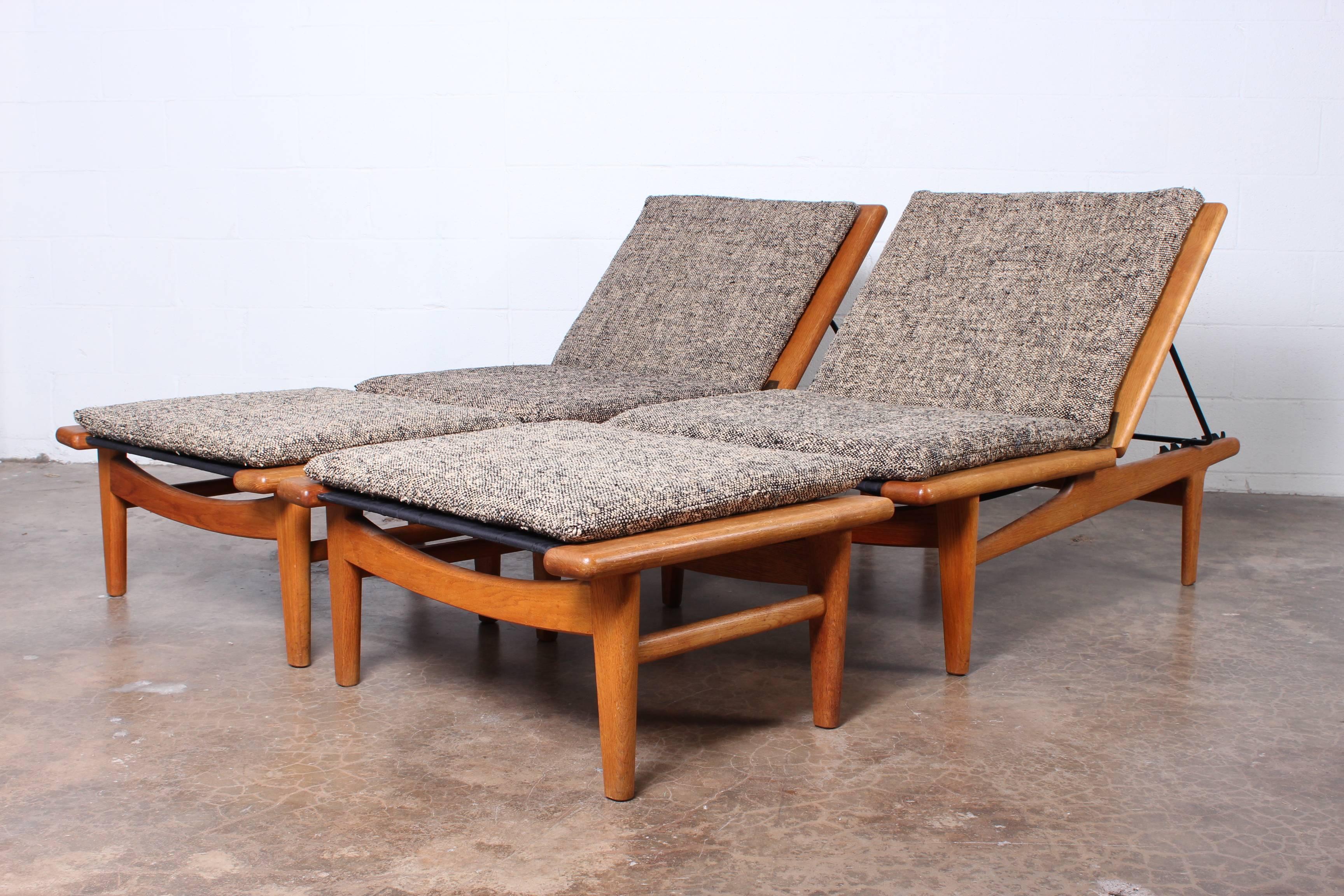 Pair of Oak Chaise Lounges by Hans Wegner 5