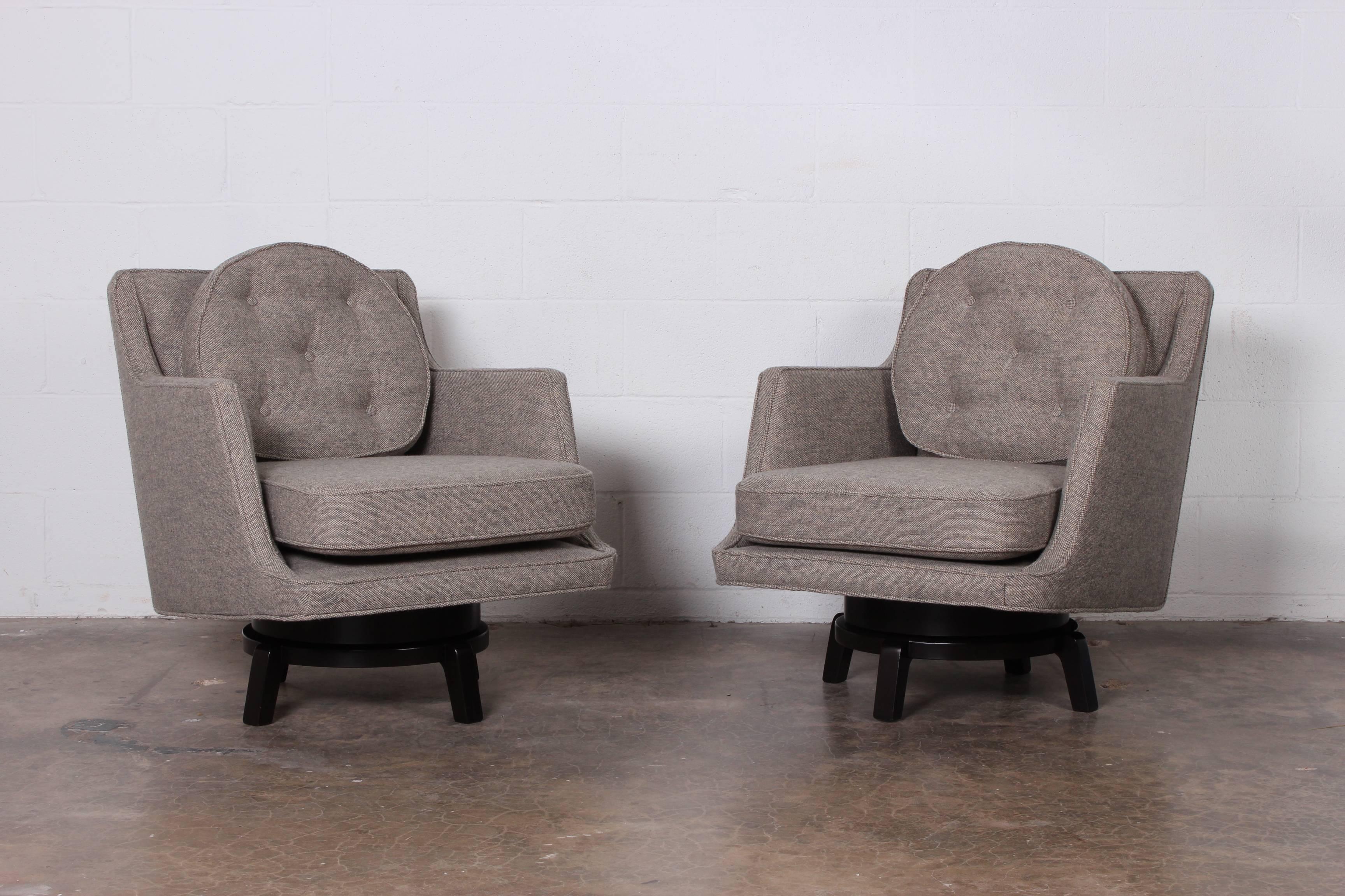 Pair of Swivel Chairs by Edward Wormley for Dunbar In Excellent Condition In Dallas, TX