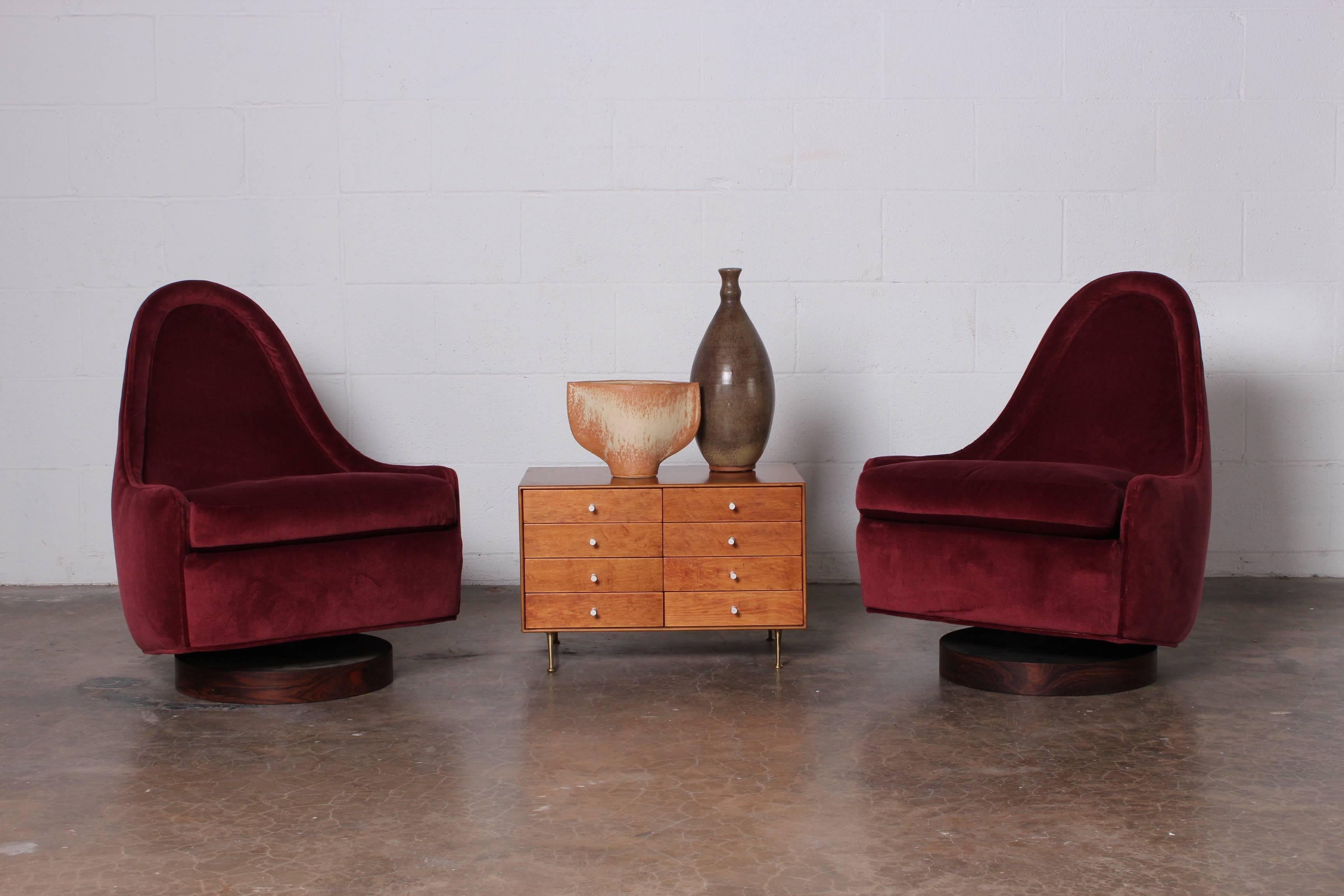Pair of Petite Rocking Swivel Chairs by Milo Baughman In Good Condition In Dallas, TX