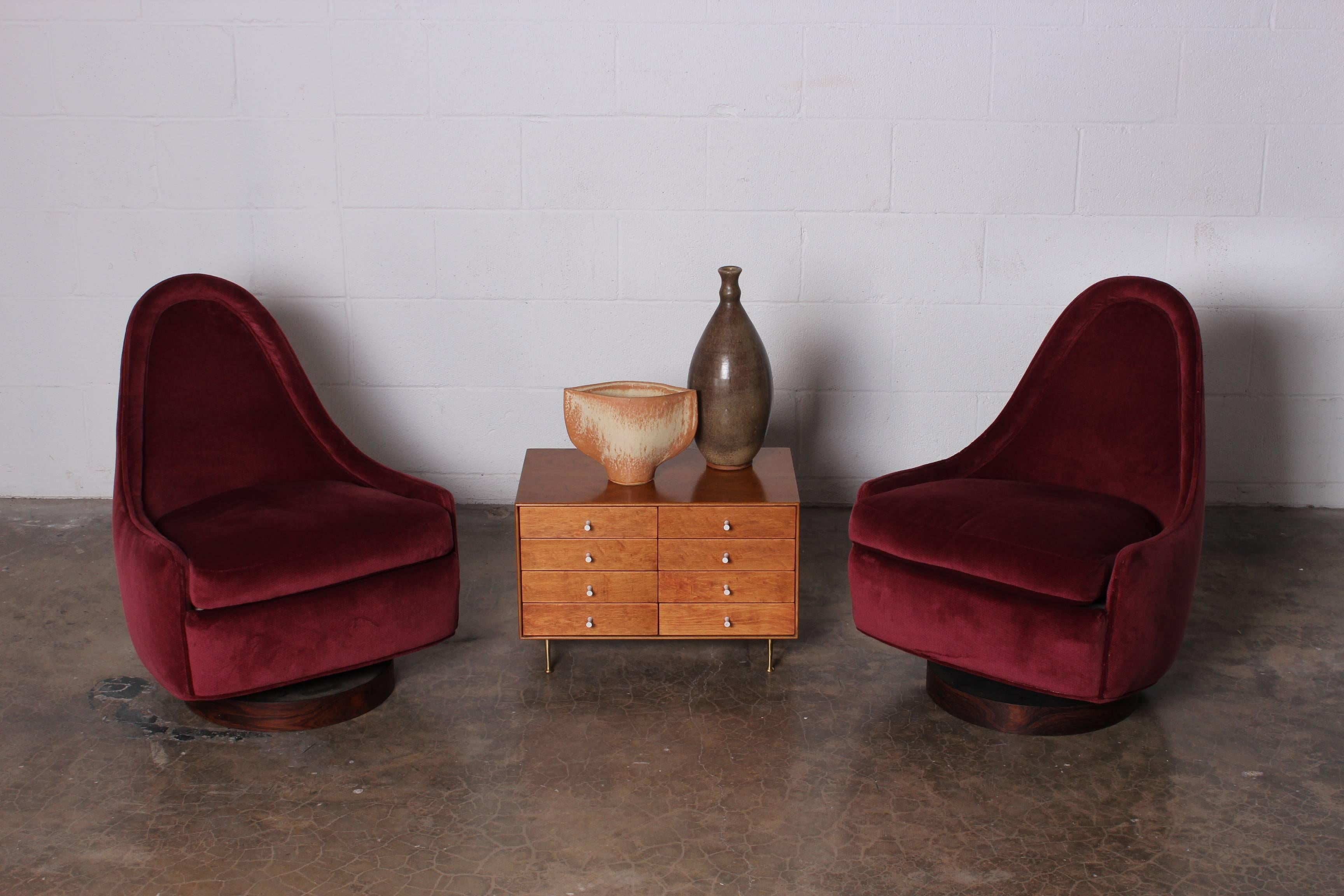 Mid-20th Century Pair of Petite Rocking Swivel Chairs by Milo Baughman
