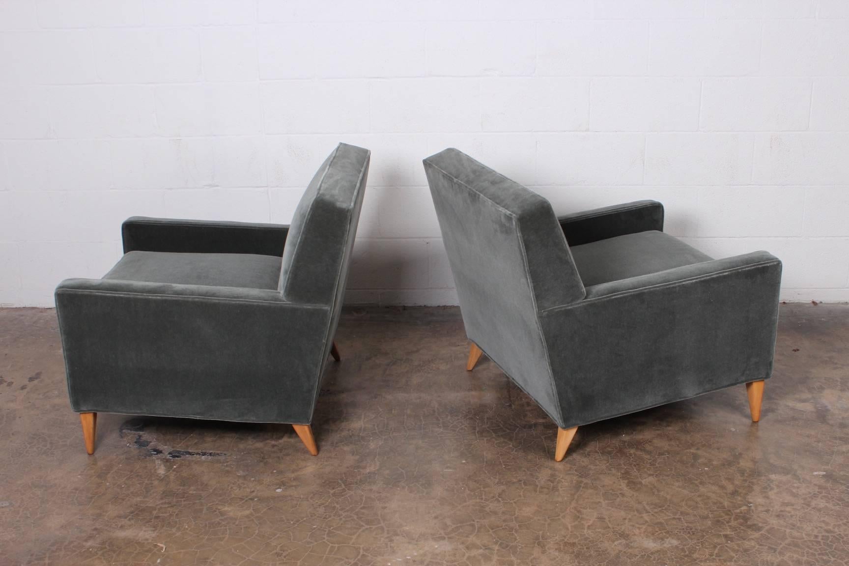 Mid-20th Century Pair of Paul McCobb for Custom Craft Lounge Chairs