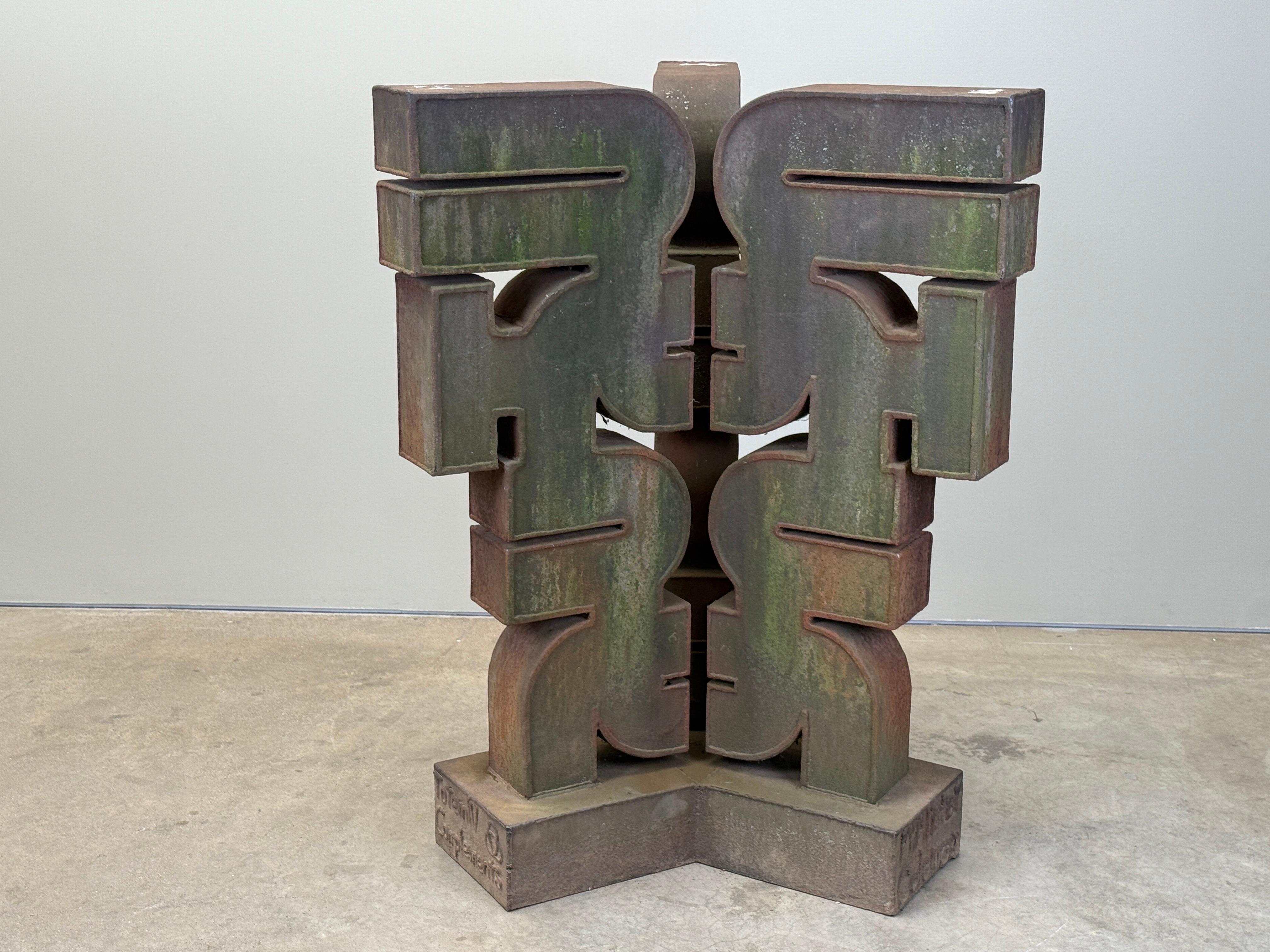 Ferro Grande scultura da esterno di McAlister Coleman 'Totem IV Complements', 1972 in vendita