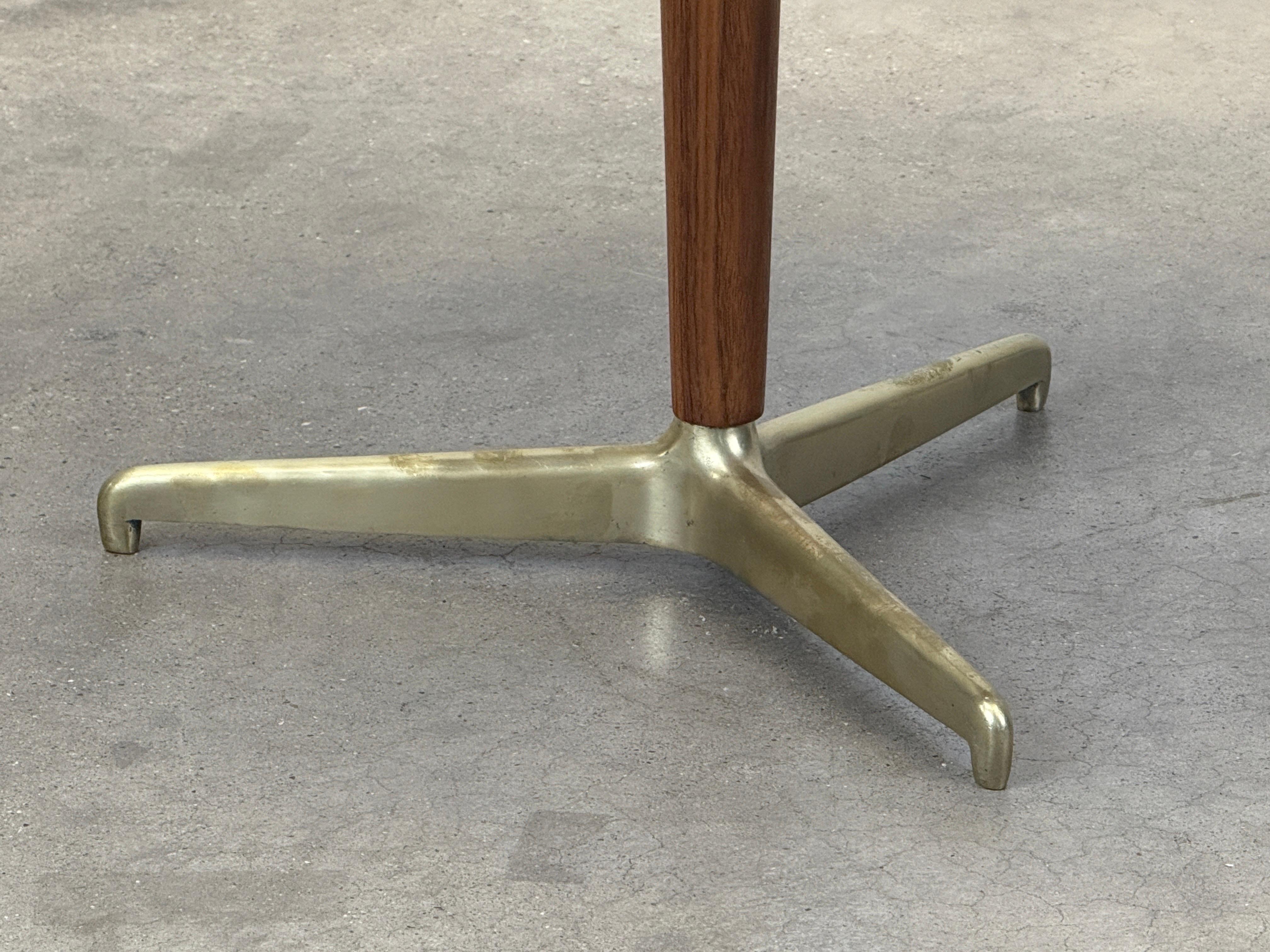 Noyer Table à goûter Dunbar par Edward Wormley en vente