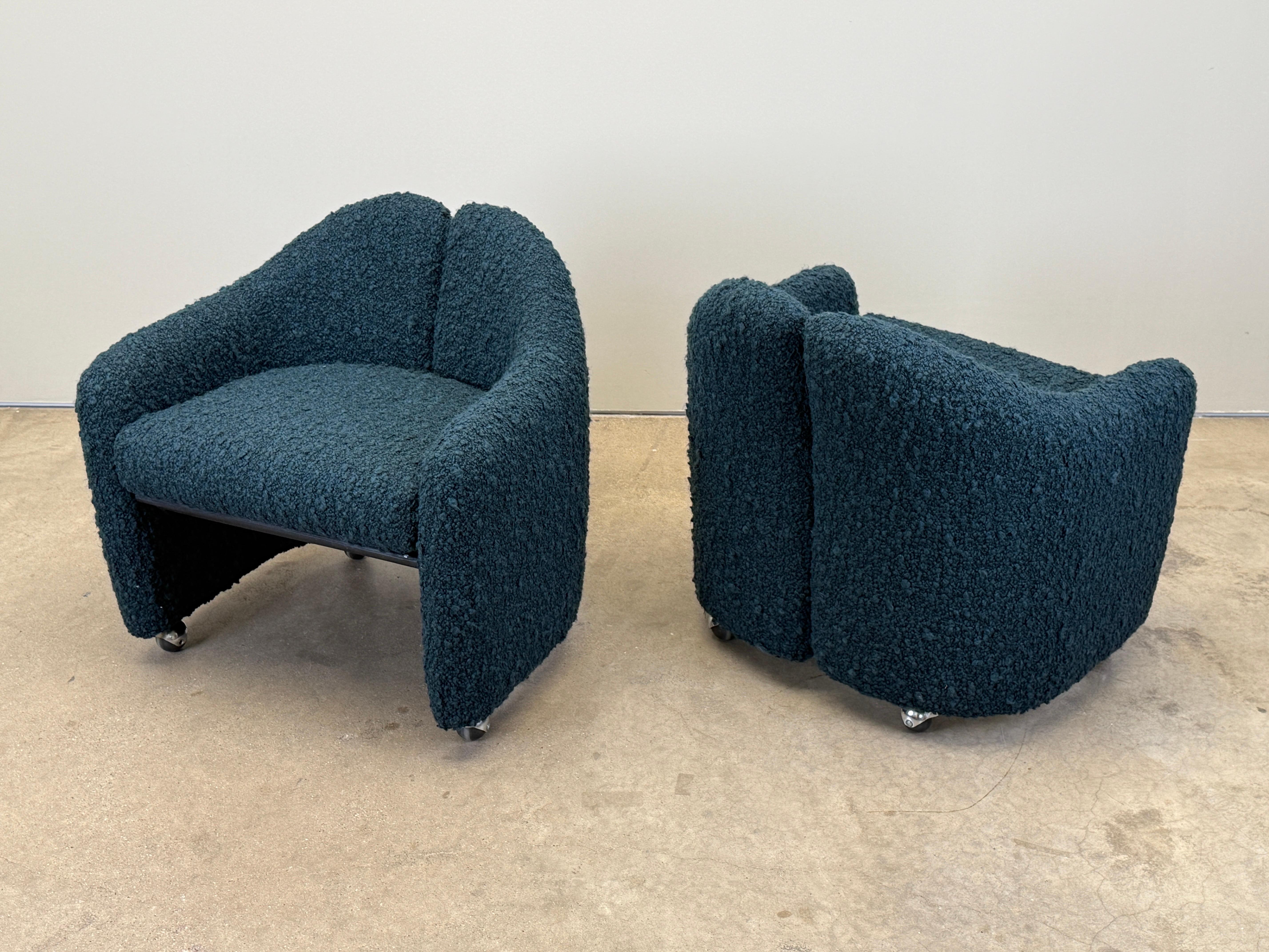 Paar Stühle von Eugenio Gerli für Tecno (Bouclé) im Angebot