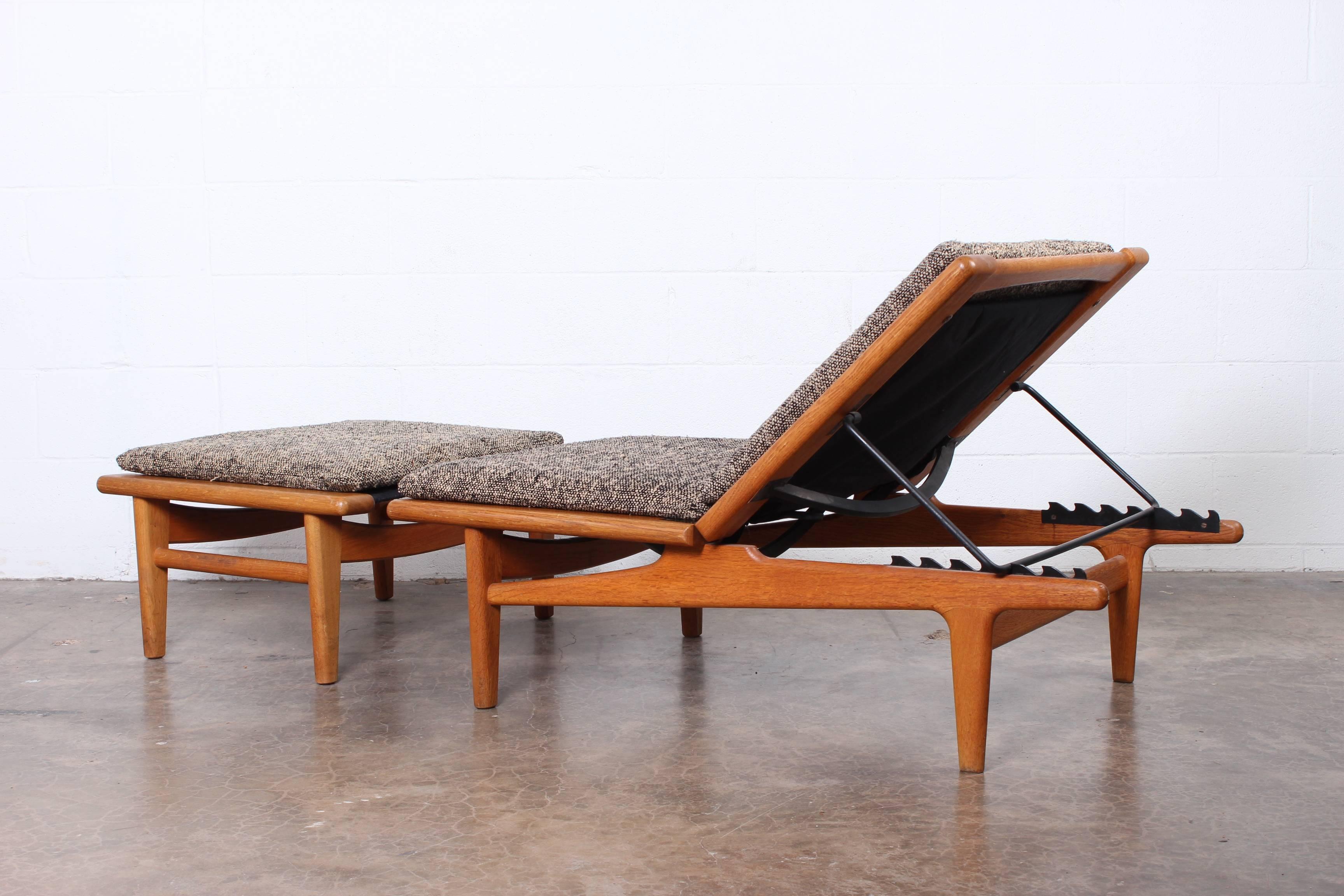Pair of Oak Chaise Longues by Hans Wegner In Excellent Condition In Dallas, TX