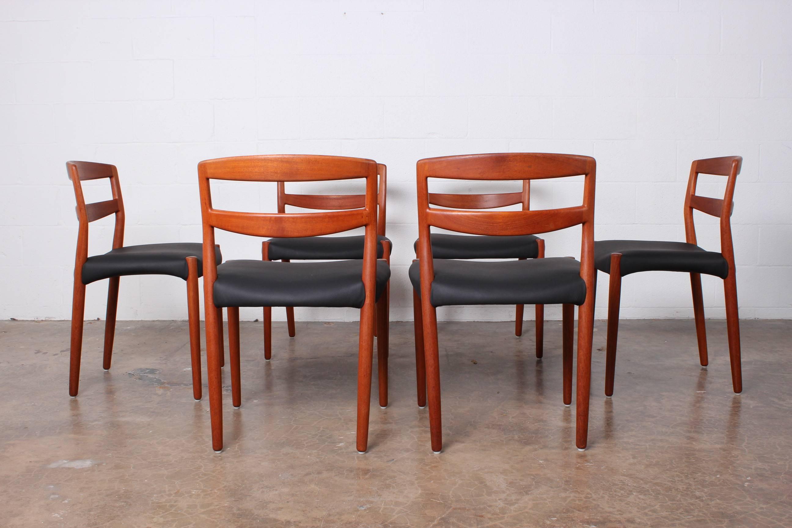 A set of six teak dining chairs deigned by Ejner Larsen and Aksel Bender Madsen for Willy Beck.
