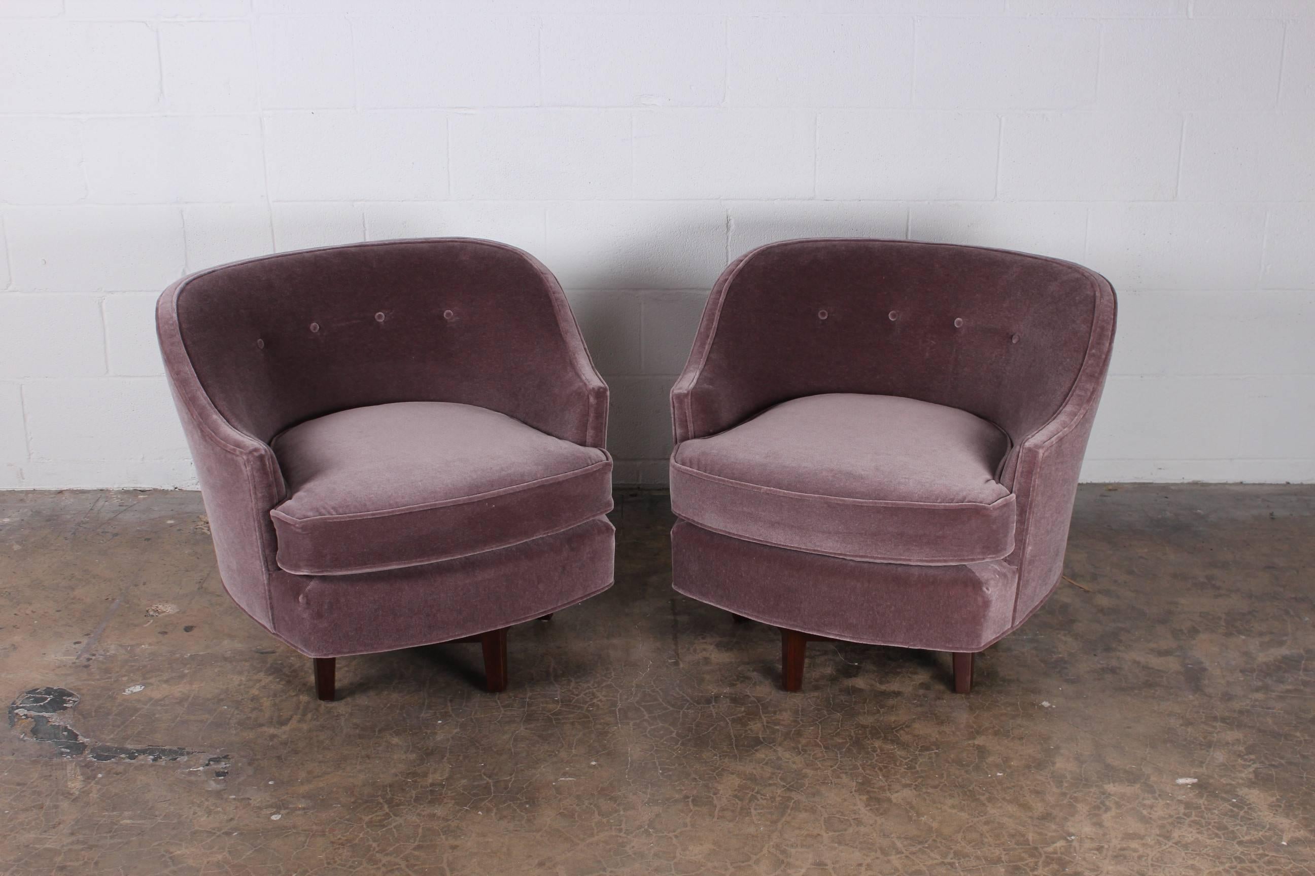 Pair of Dunbar Swivel Chairs by Edward Wormley In Excellent Condition In Dallas, TX