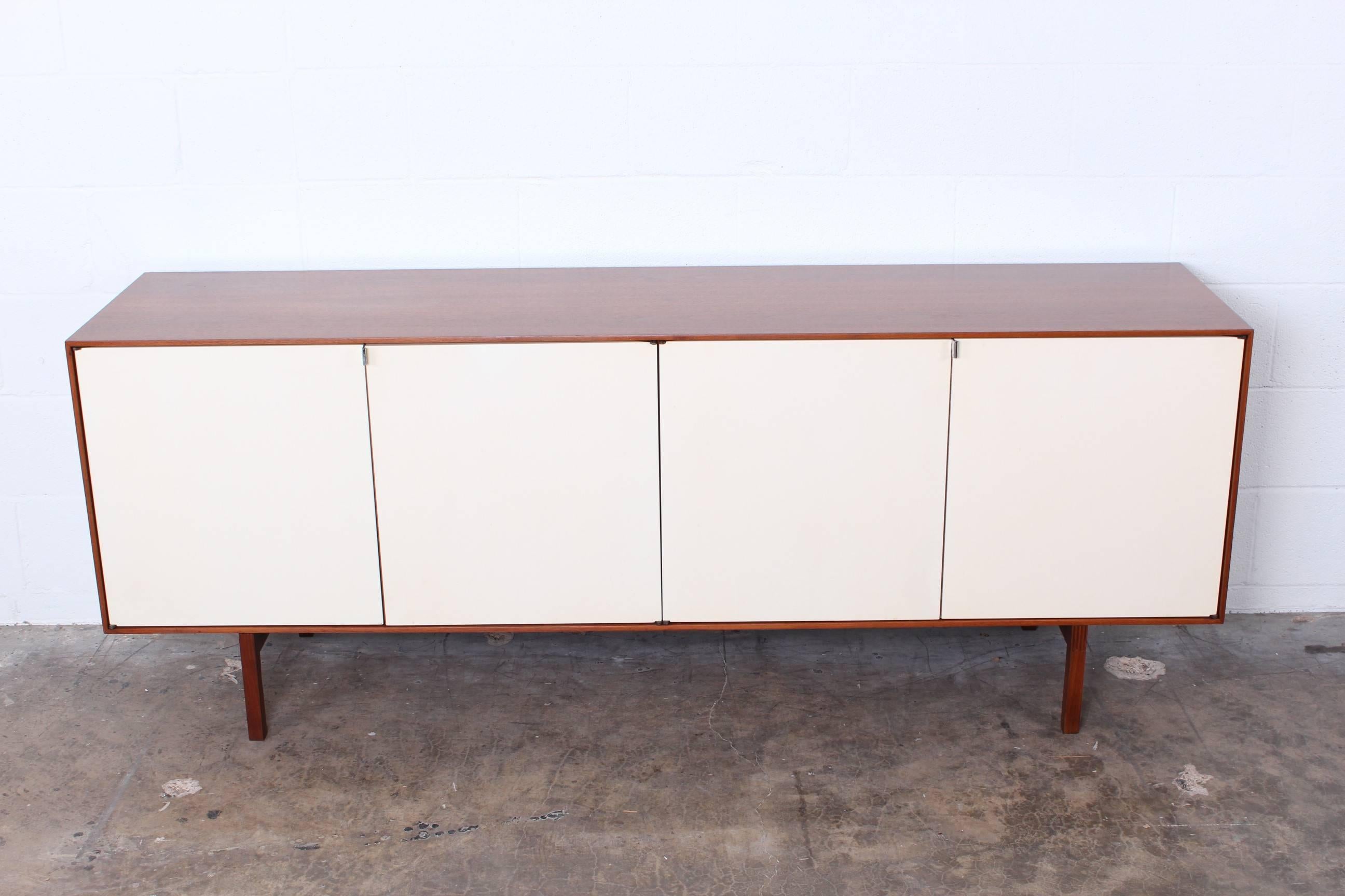 Walnut Credenza by Florence Knoll In Good Condition In Dallas, TX